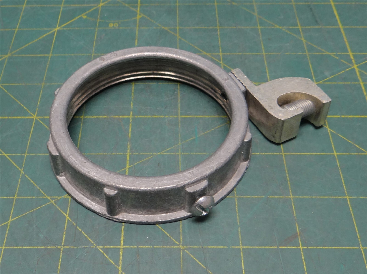 3" Zinc Die Cast Grounding Bushing w/ C-Clamp Grounding Lug, No Insulation