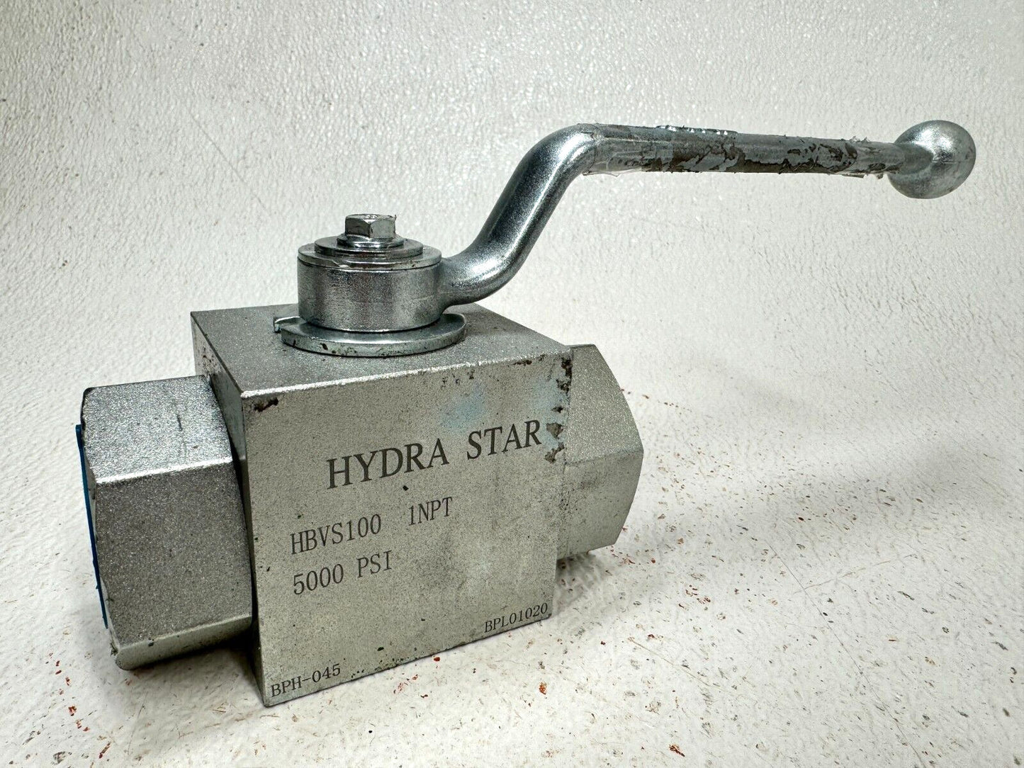 HYDRA STAR HBVS100 High Pressure Ball Valve 1" NPT Thread Ends 5000-psi Lever Op