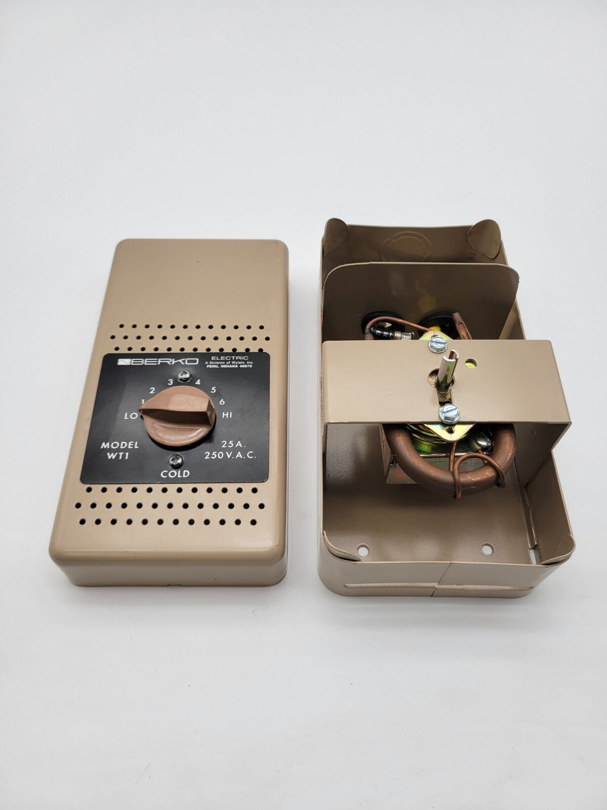 Berko WT1 46970 Thermostat Heater Control 25 Amp 250 VAC Bolt On Tan Lo-HI 1-6
