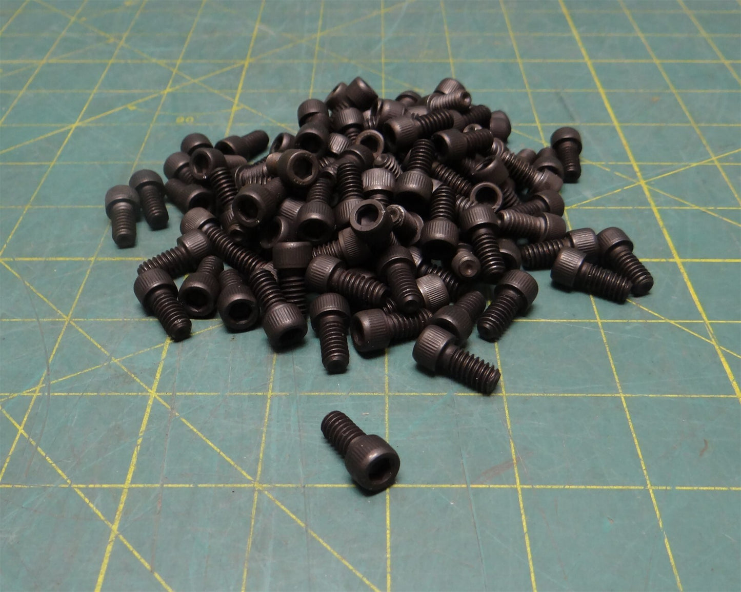 (Lot of 115) 1/4-20 x 1/2" Length Black Oxide Plated Steel Hex Socket Head Screw