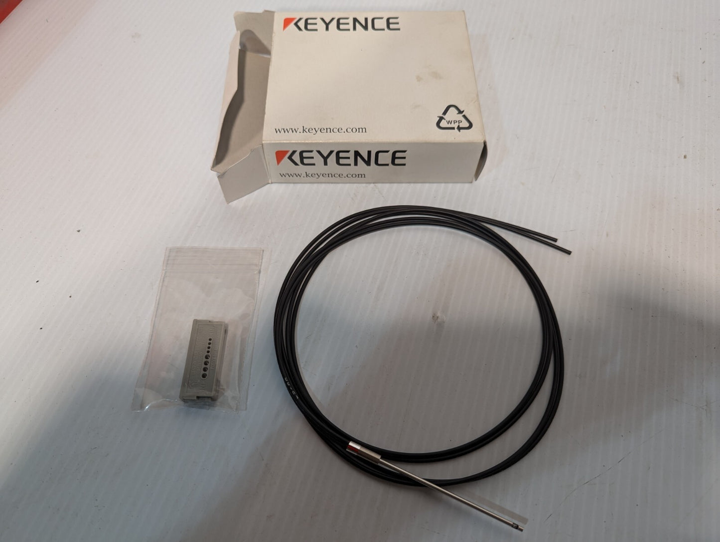 Keyence FU-33 Side Beam Emitting Reflective Fiber Optic Sensor