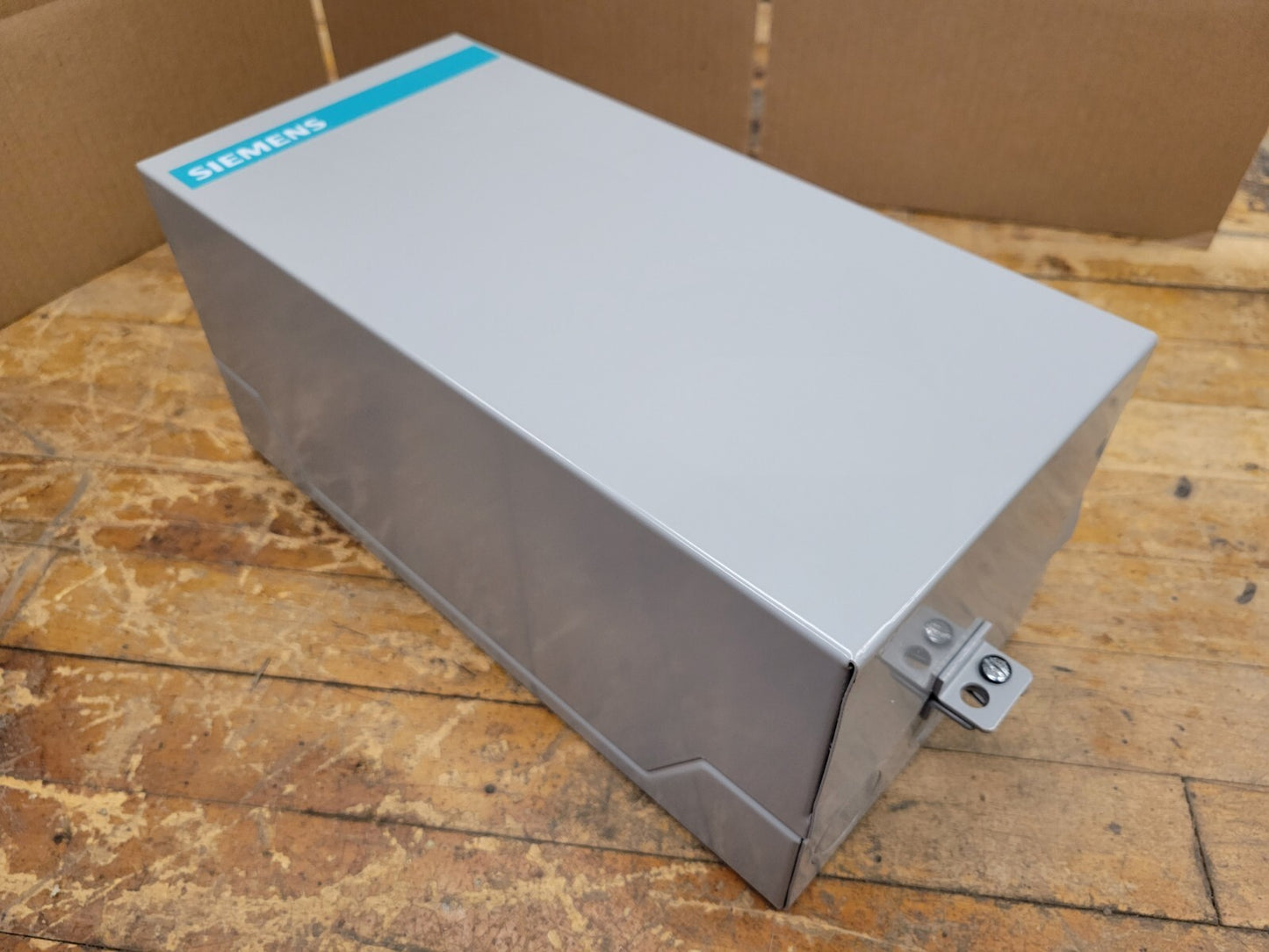 Siemens ENC1F46 8 Pole Lighting Contactor Enclosure Only Gray NEMA Type 1 Indoor