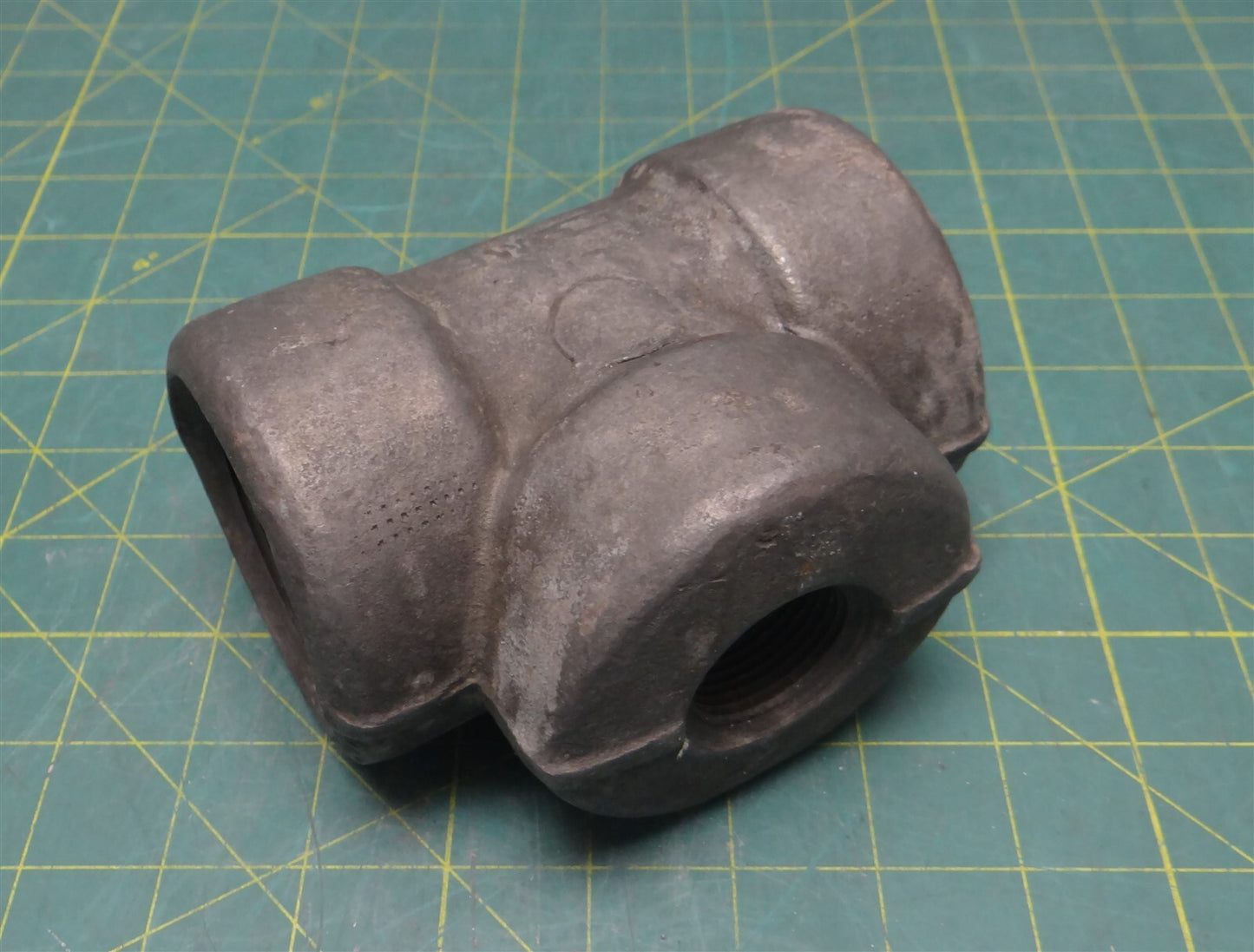 2"x2"x1" NPT 3000 Forged Steel A105 Tee Fitting, 9W, 5.25" Length 4.5" Height