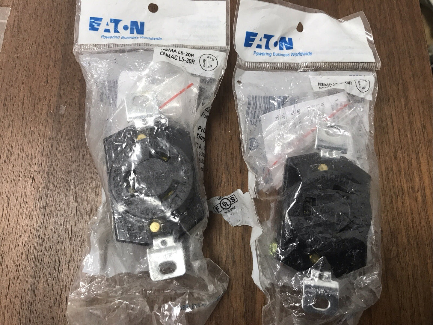 Lot Of 2 Eaton COOPER WIRING L520R 3 WIRE LOCKING TWIST RECEPTACLE 20 AMP 125V