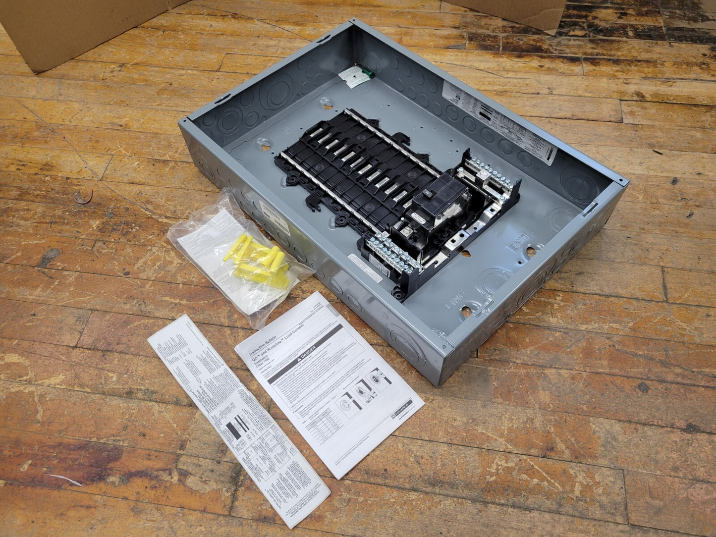 Square D QO124M100P Main Breaker Installed Load Center 100A 120/240VAC w/ Cover
