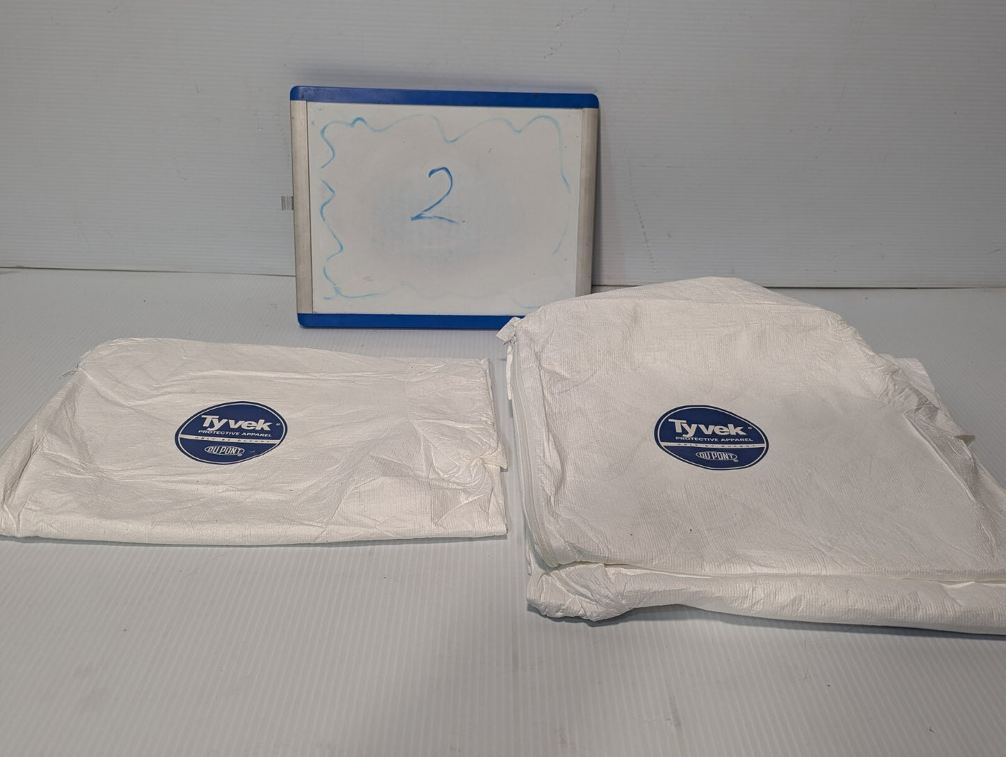 2 Med. Dupont TYVEK Protective Clothing Disposable Paint Coverall Bunny Suits