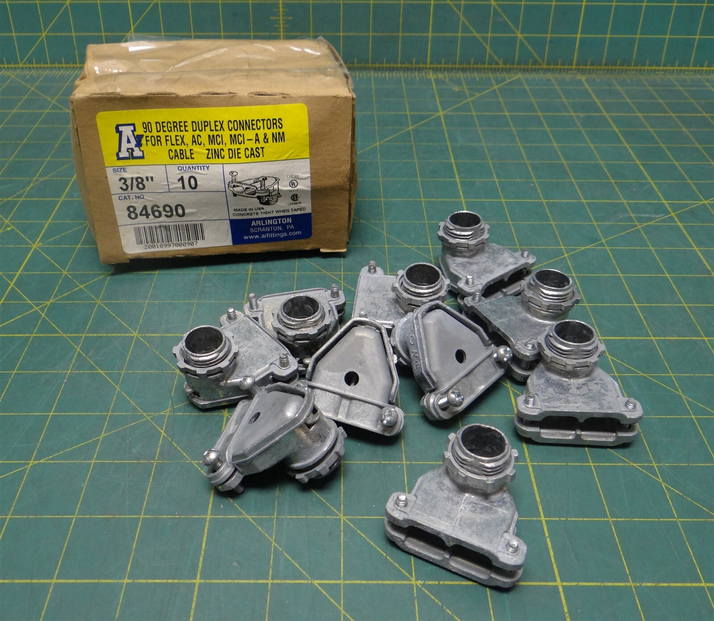 Box of 10 Arlington 84690 3/8" 90° Die-Cast Zinc Duplex Connector, 1/2" Knockout