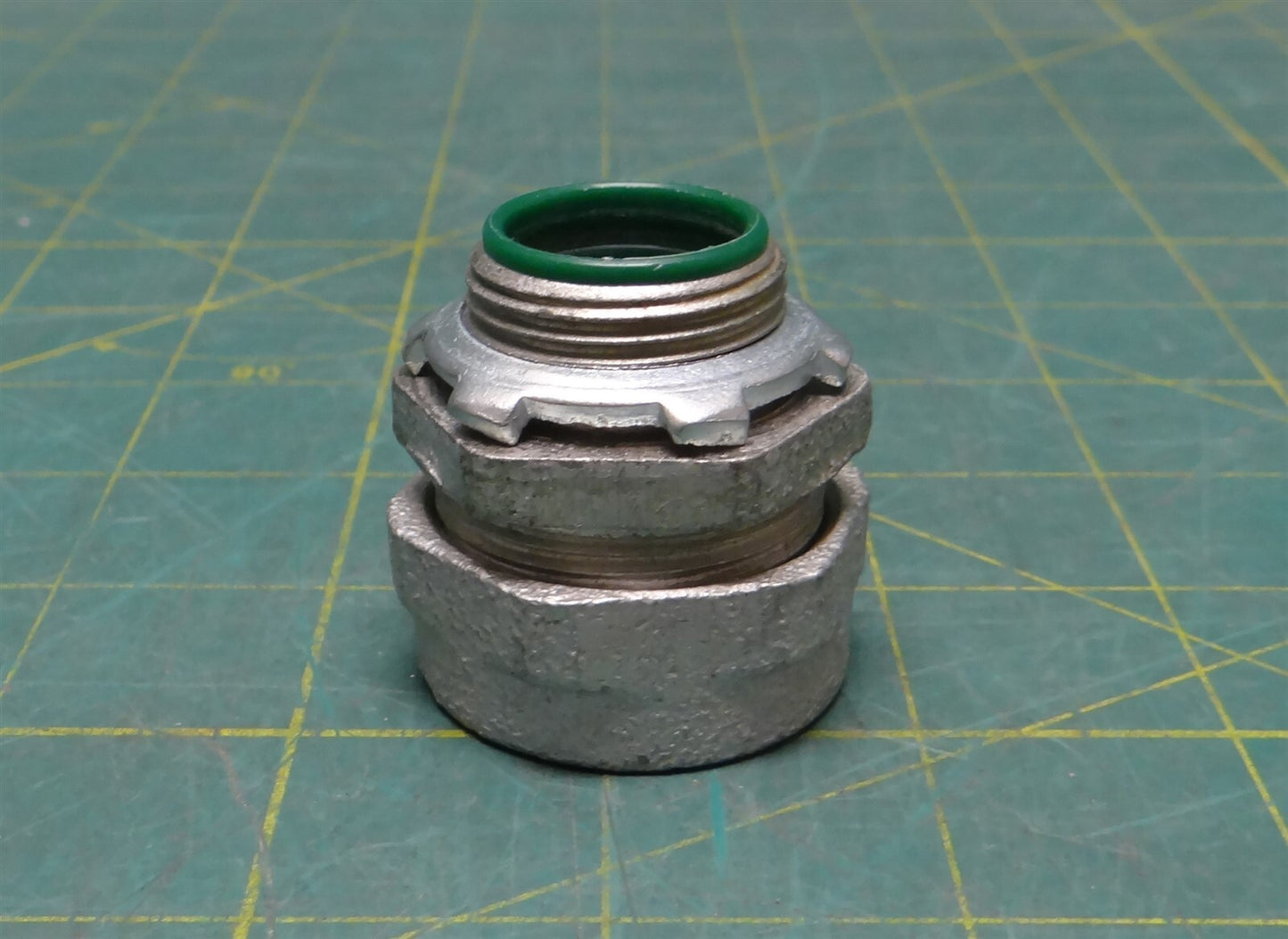 3/4" Straight Raintight Insulated Malleable Iron Compression Conduit Connector