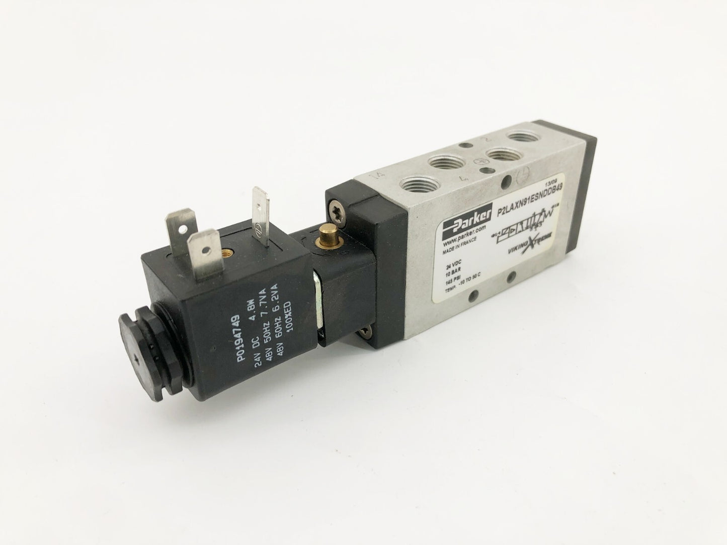 New Parker P2LAXN91ESNDDB49 Solenoid Valve 1/8" NPT 24VDC 145psi - No Box