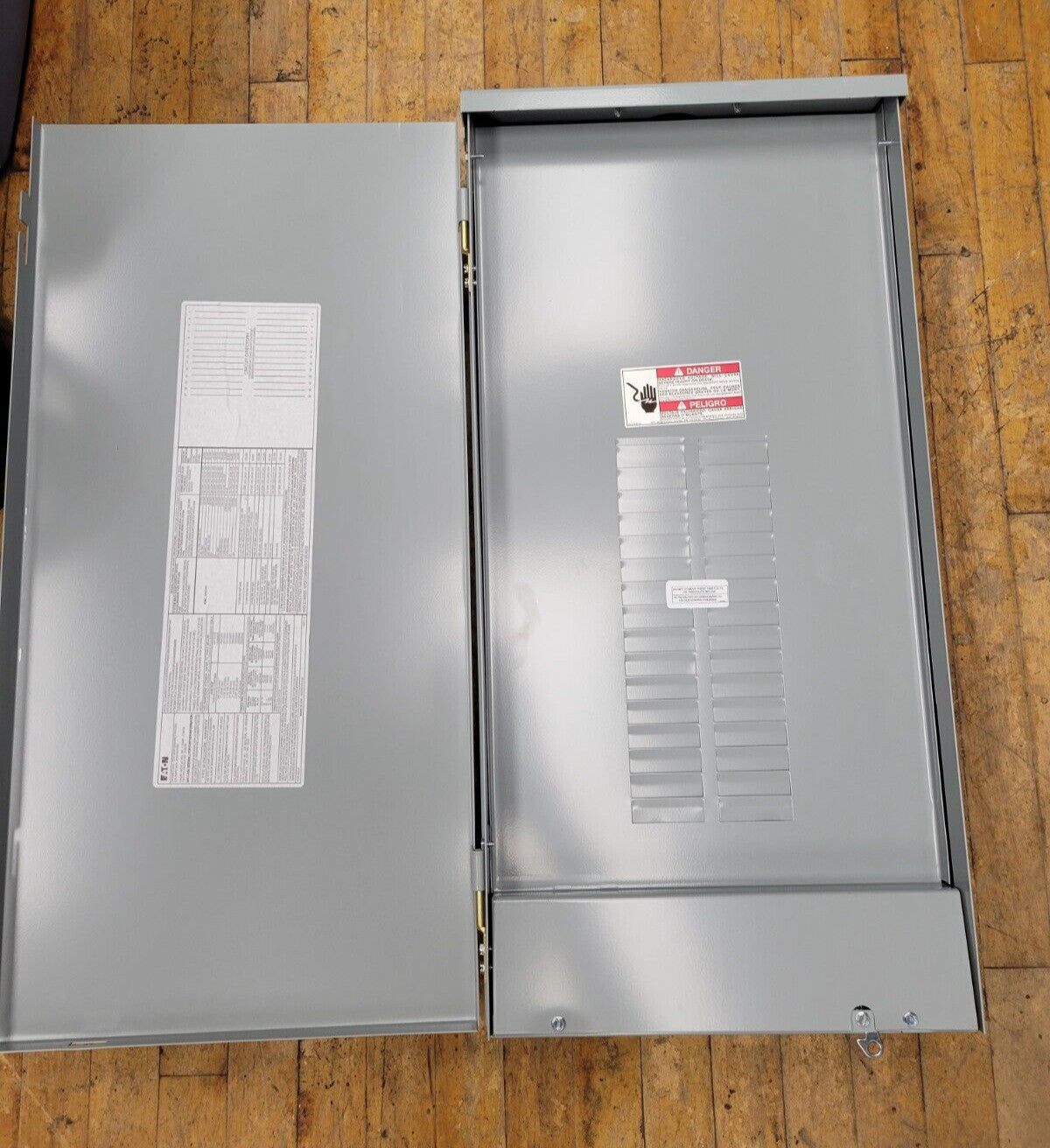Eaton CH12L200R Load Center 200A 12 Space 24 Circuit Raintight 1PH 3W 120/240V