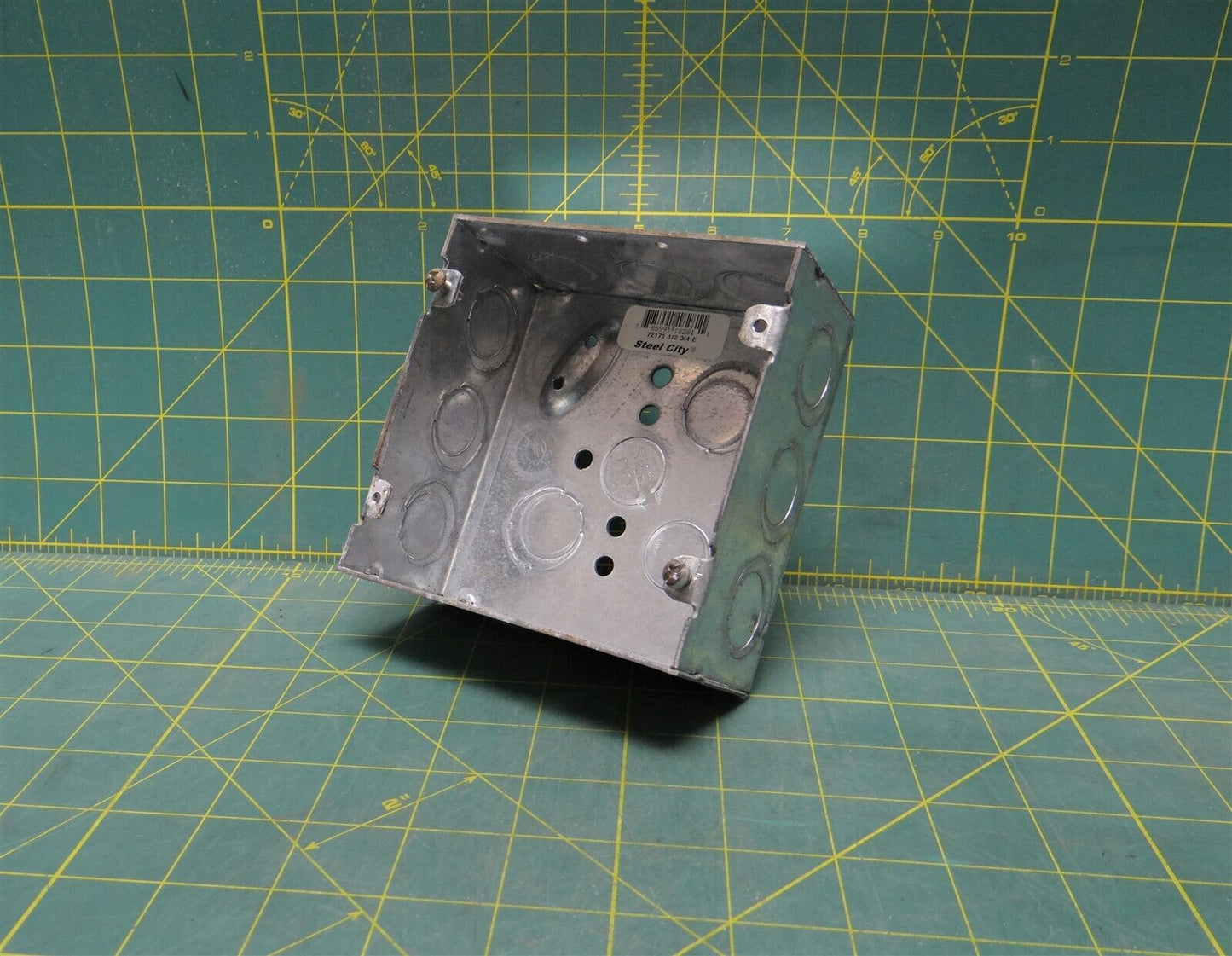 4-11/16" Steel City 72171 Square Outlet Box Ground Bump, Side K.Os 1/2" & 3/4" E