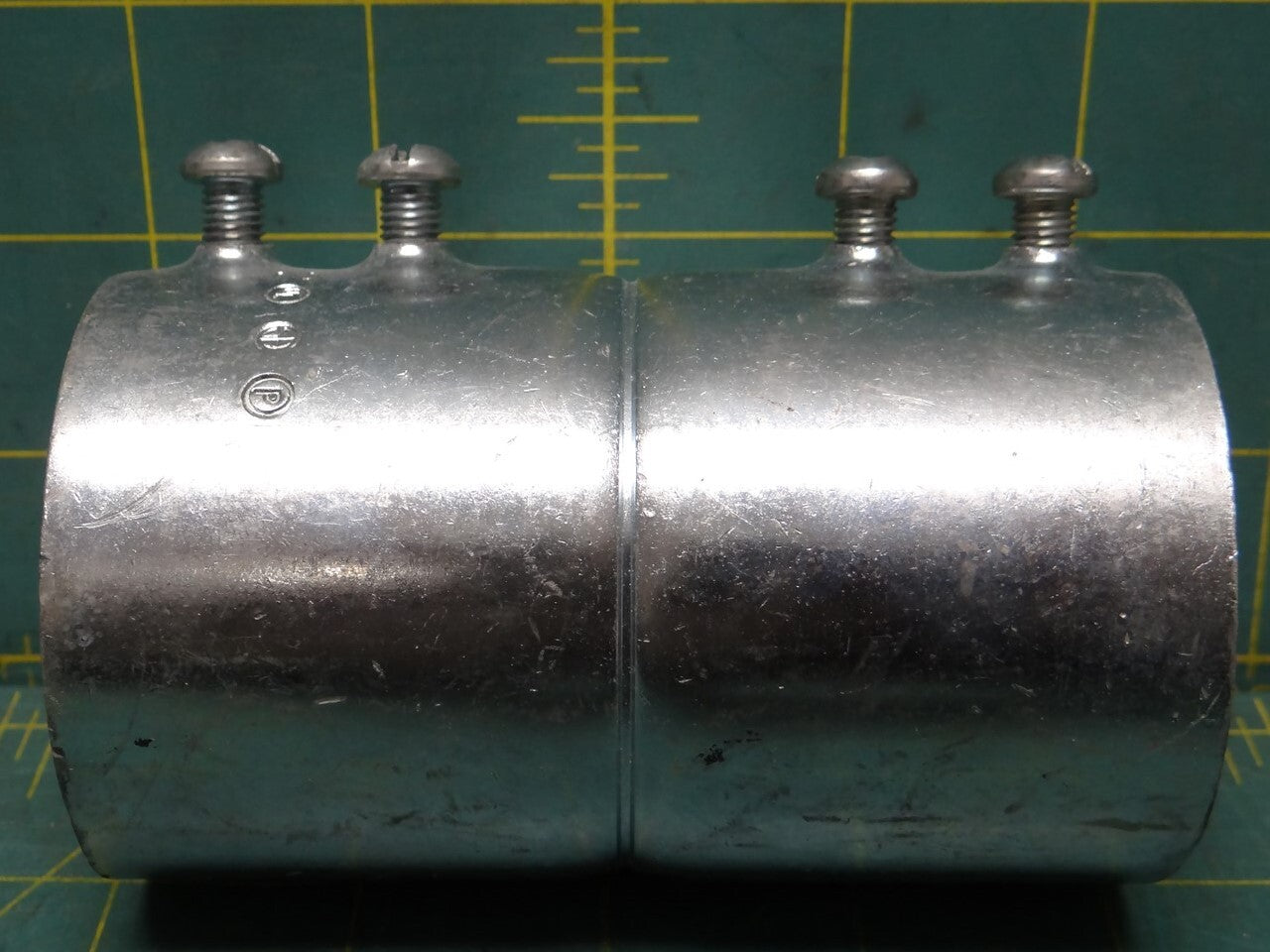 2" Steel EMT Set Screw Coupling EMT Conduit Fitting, Zinc Plated Steel