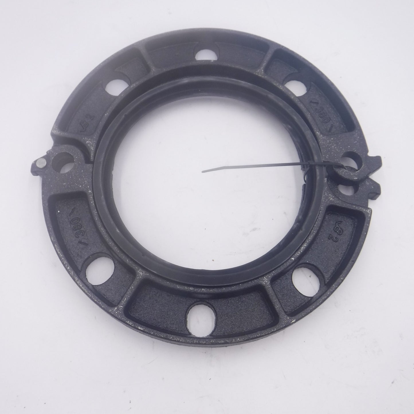 Victaulic FireLock Black Enamel Ductile Iron Flange Adapter W/Gasket 600P744FAE0