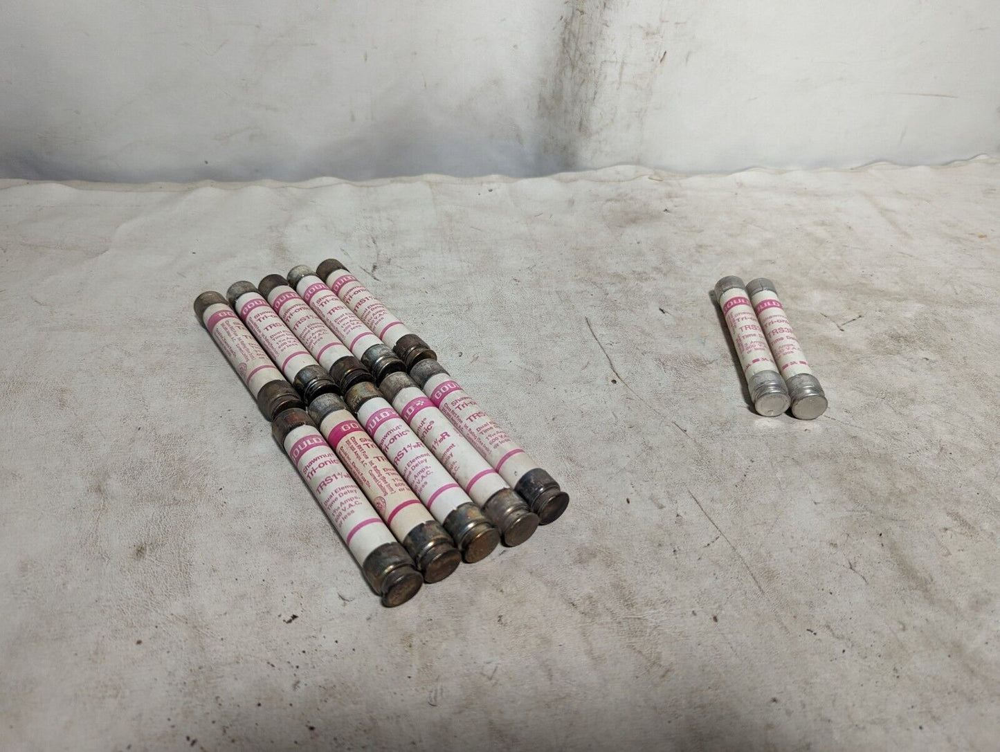 Lot of 12 Gould Shawmut TRS fuses: 10xTRS-1-4/10-R fuses, 2xTRS3R