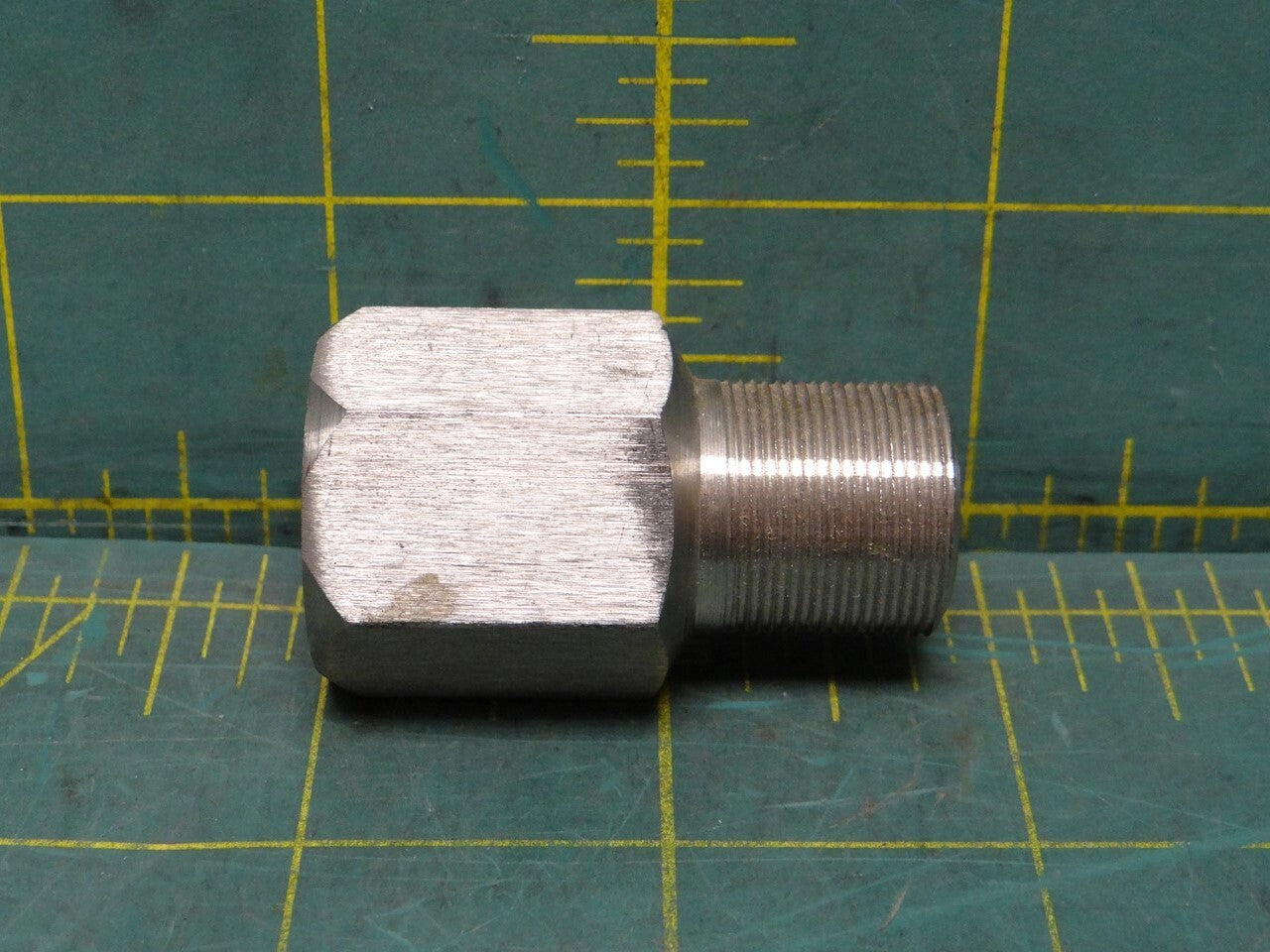 Unbranded Steel Pipe Fitting Straight Adapter 3/4"-28 Male x 3/4"-14 Female