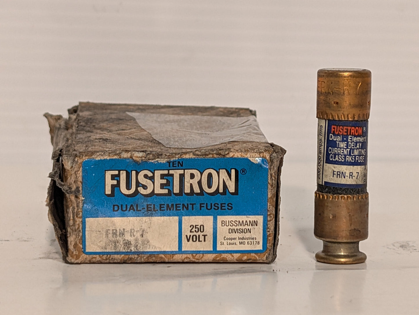 Lot of 8: Cooper Bussmann Fusetron FRN-R-7 250VAC, Dual Element Fuses