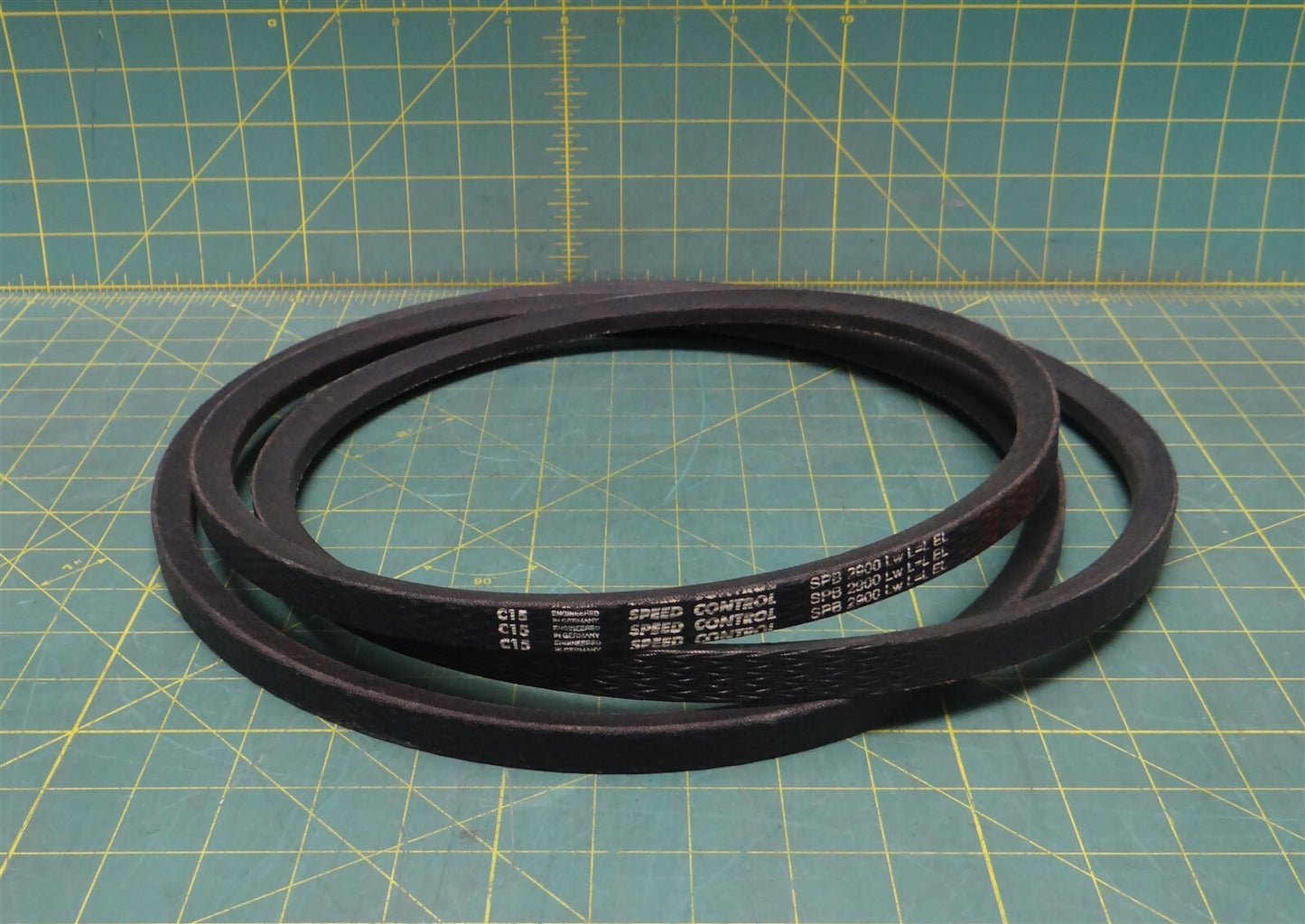 2900mm Length C15 Power Transmission V-Belt, 16.33mm Top Width, 13mm Height