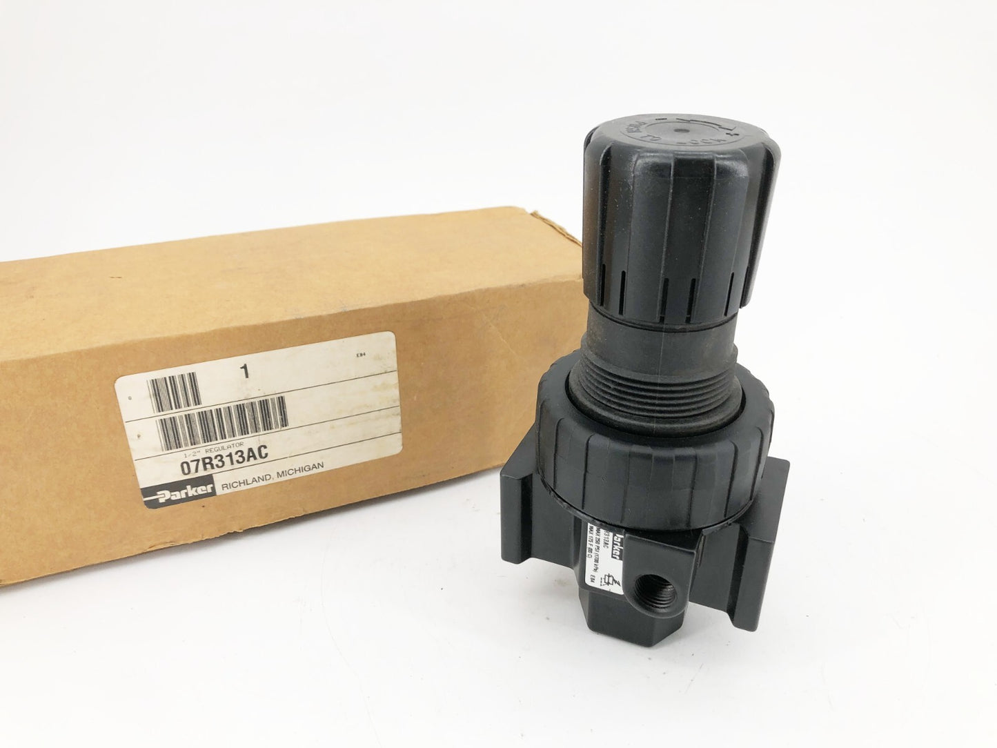 New Parker 07R313AC Pneumatic Regulator 1/2" NPT 250psi Max