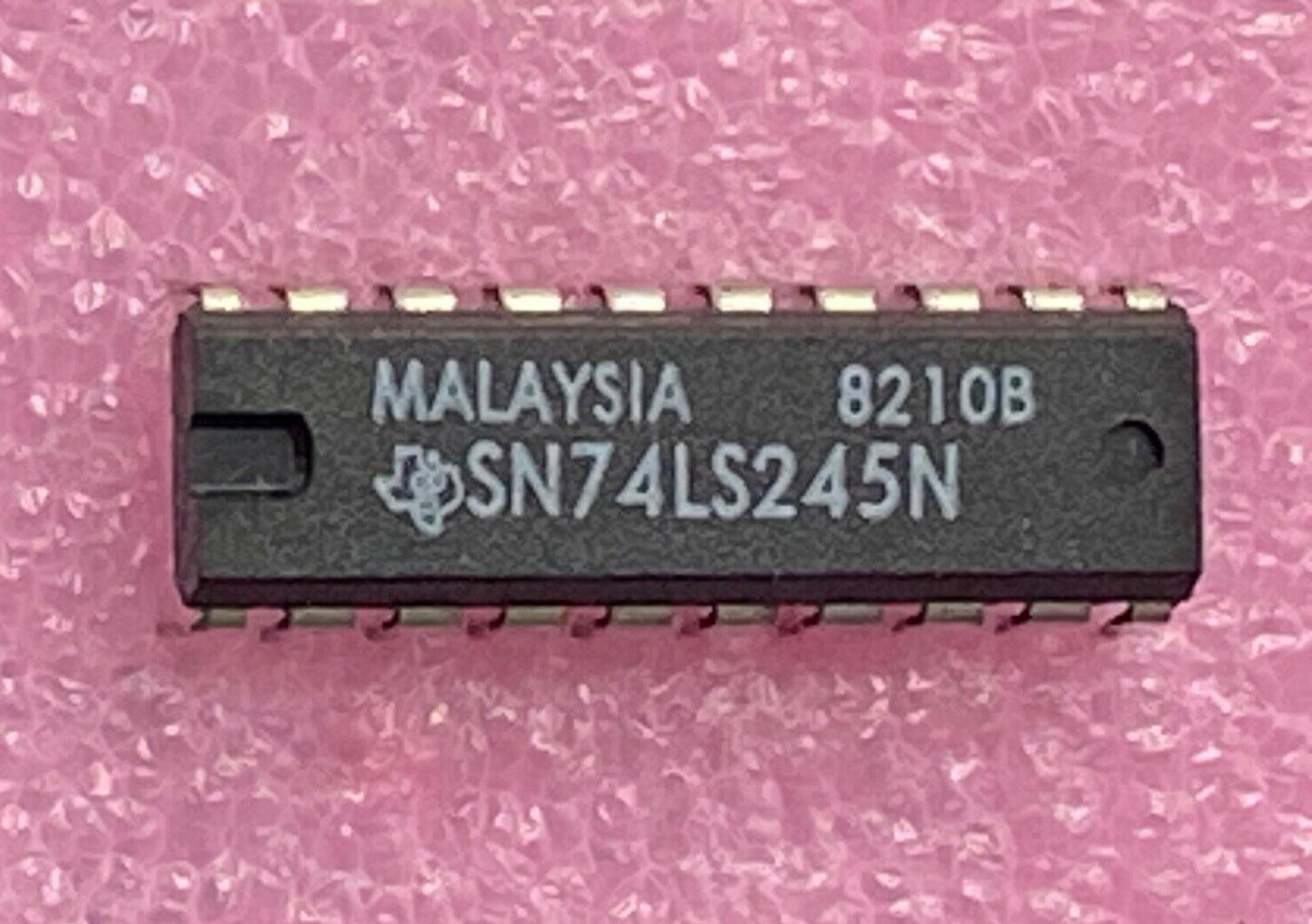 Texas Inst SN74LS245N octal bus transceivers with 3-state out Integrated Circuit