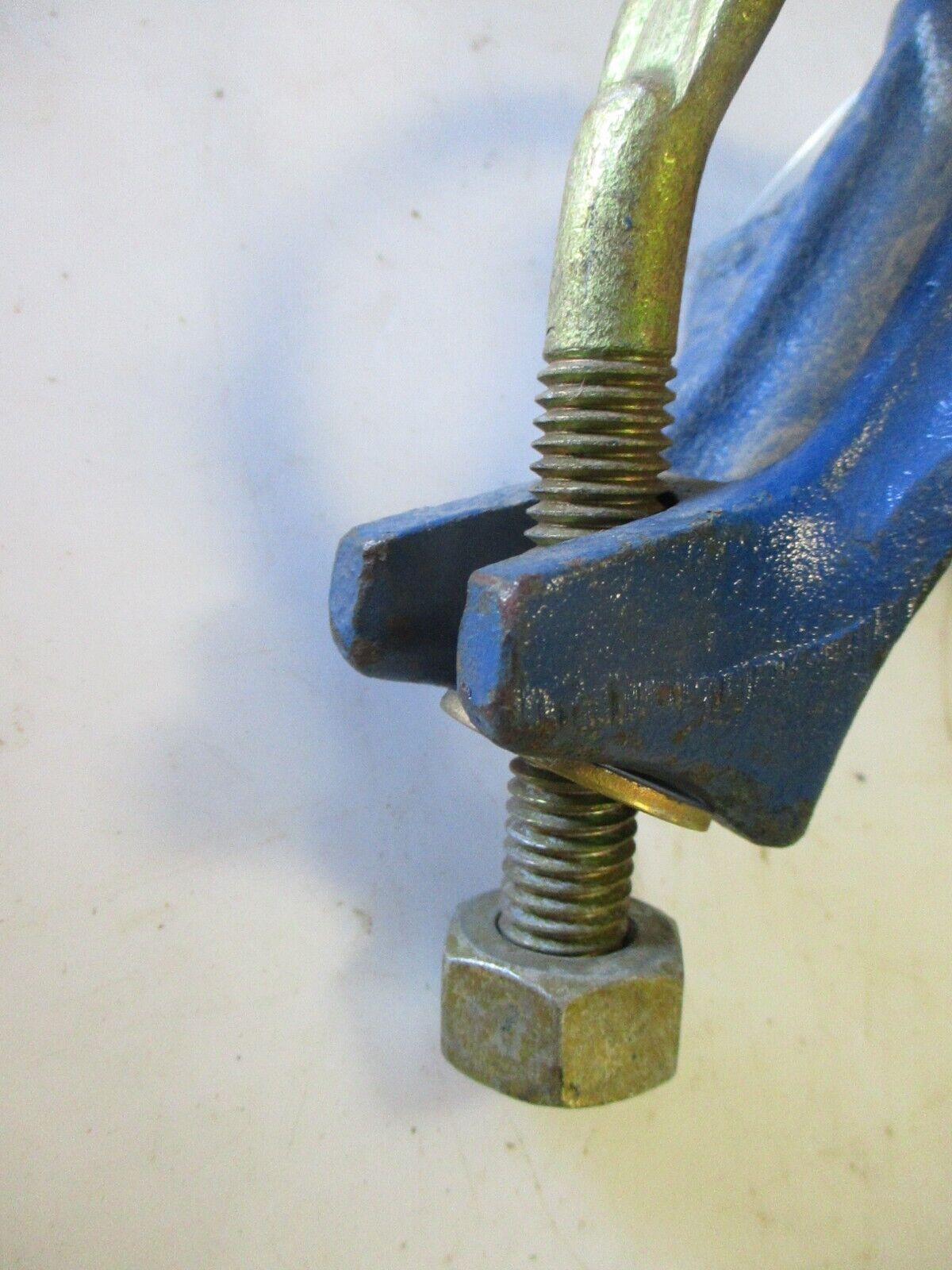 SMITH-BLAIR 311 Service Saddle 4" (4.4-4.5 OD) x 1" Female NPT Thread Outlet