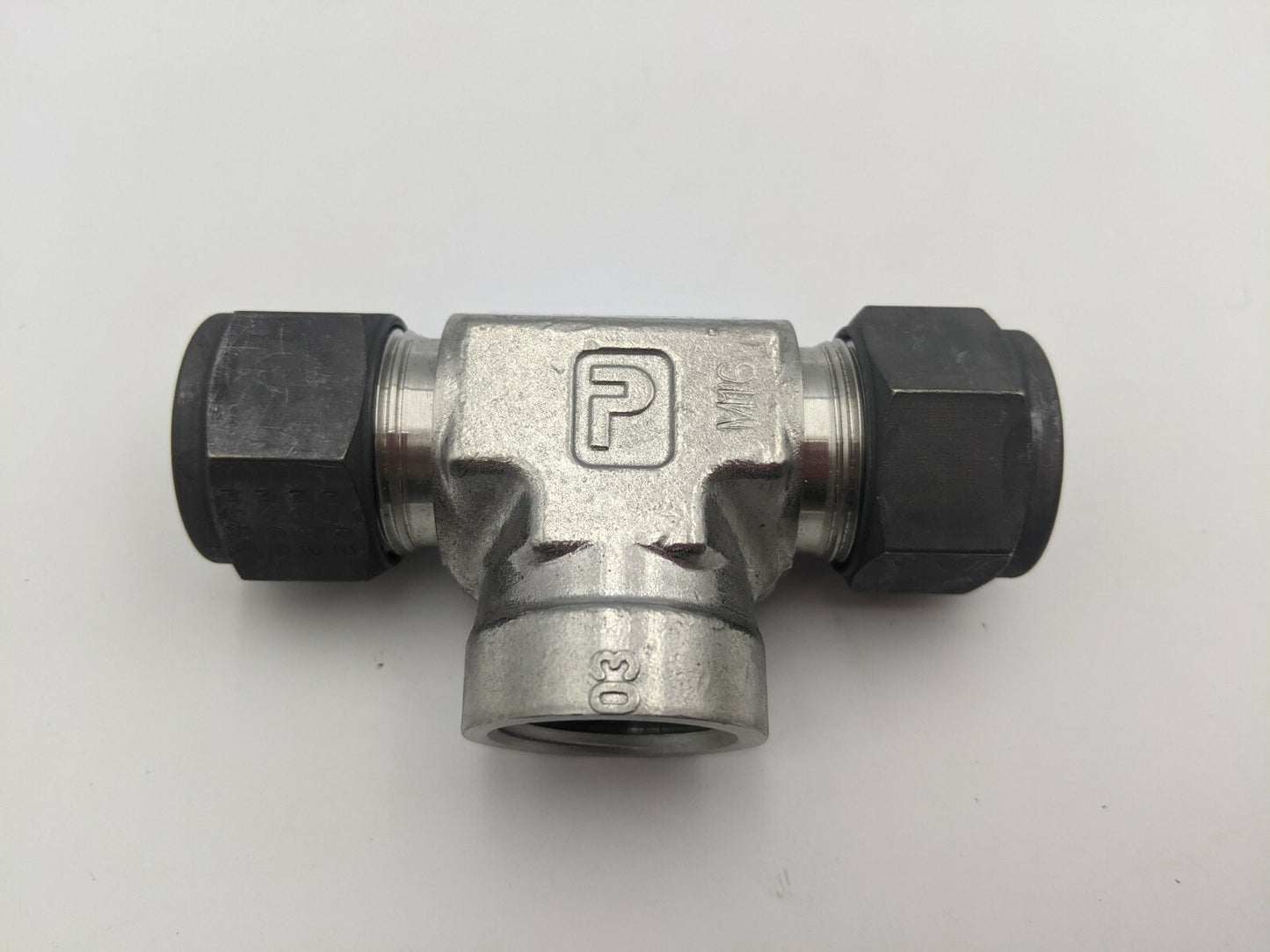 Parker A-Lok Tube Fitting Female Branch Tee 5/8" x 3/4" x 5/8" NPT Hose SS