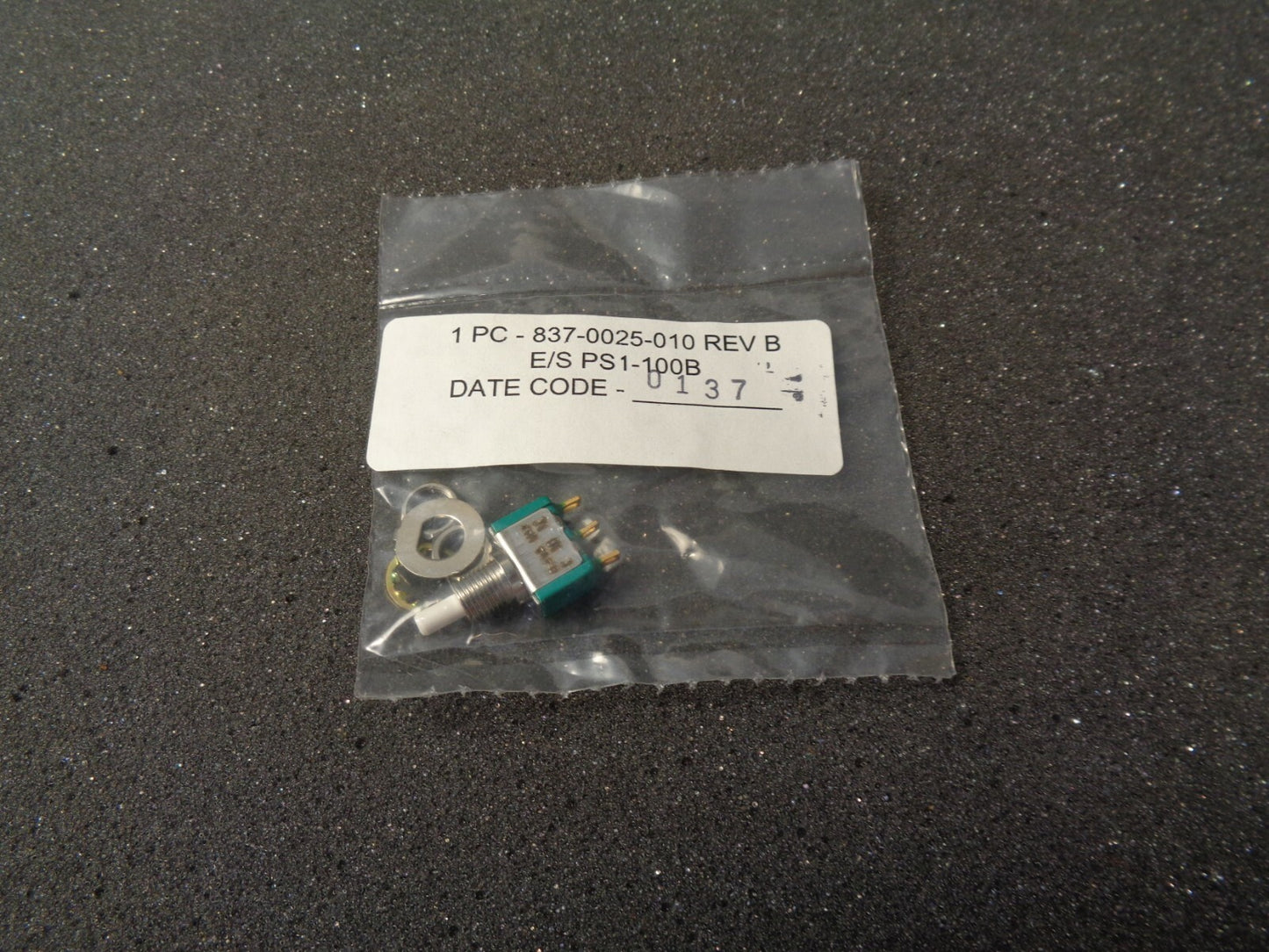 Electroswitch PS1-100B SPDT On-Mom 28V Panel Mount, Rear Lot Of 4