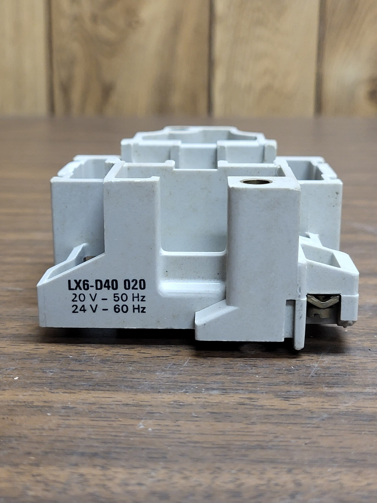 TELEMECANIQUE SQUARE D LX6-D40 020 24V 60HZ 20V 50HZ AC COIL NEW