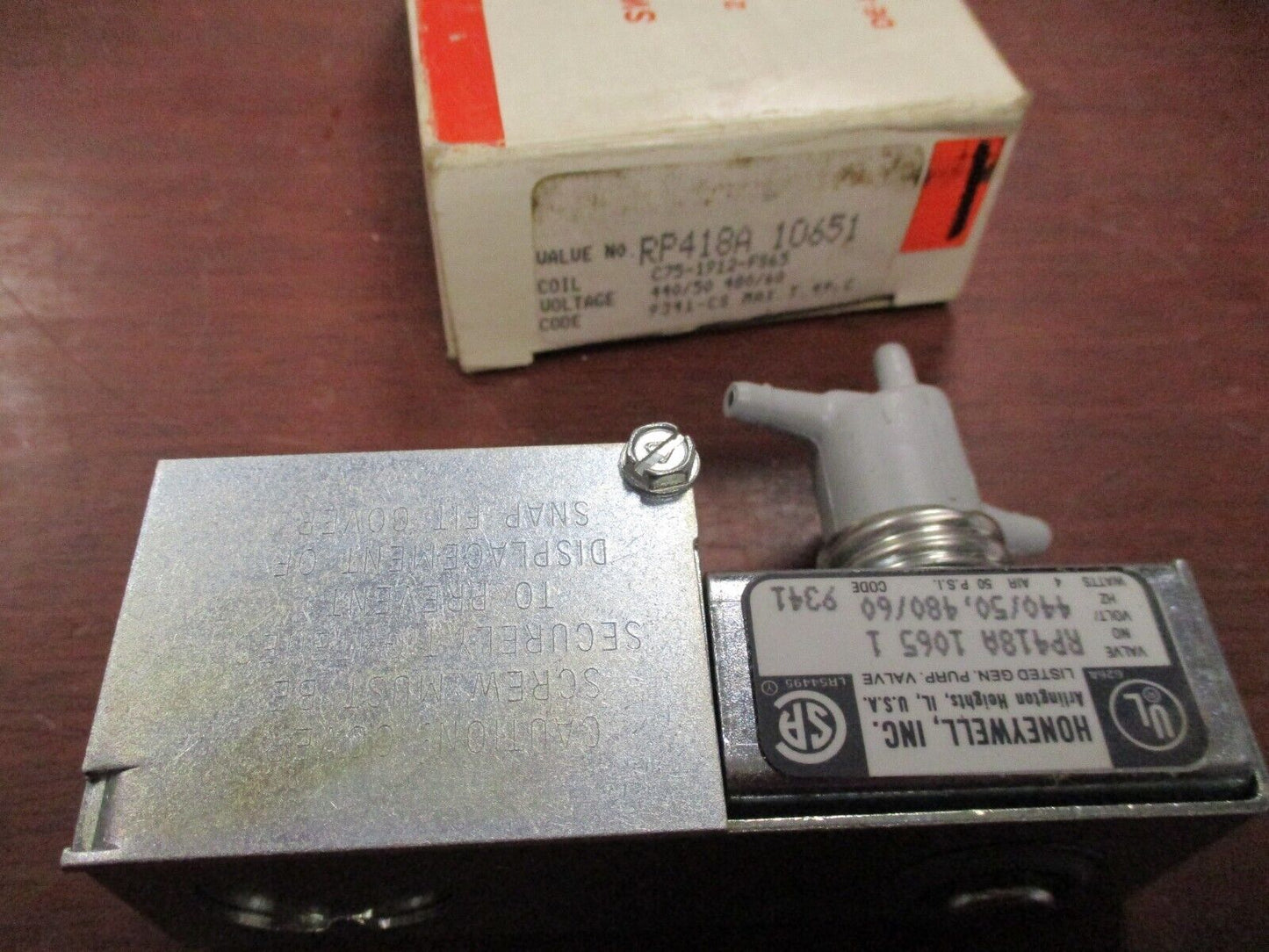 Honeywell RP418A-10651 Skinner Valve, Pneumatic Relay (440/480V, 50/60Hz, 4W)