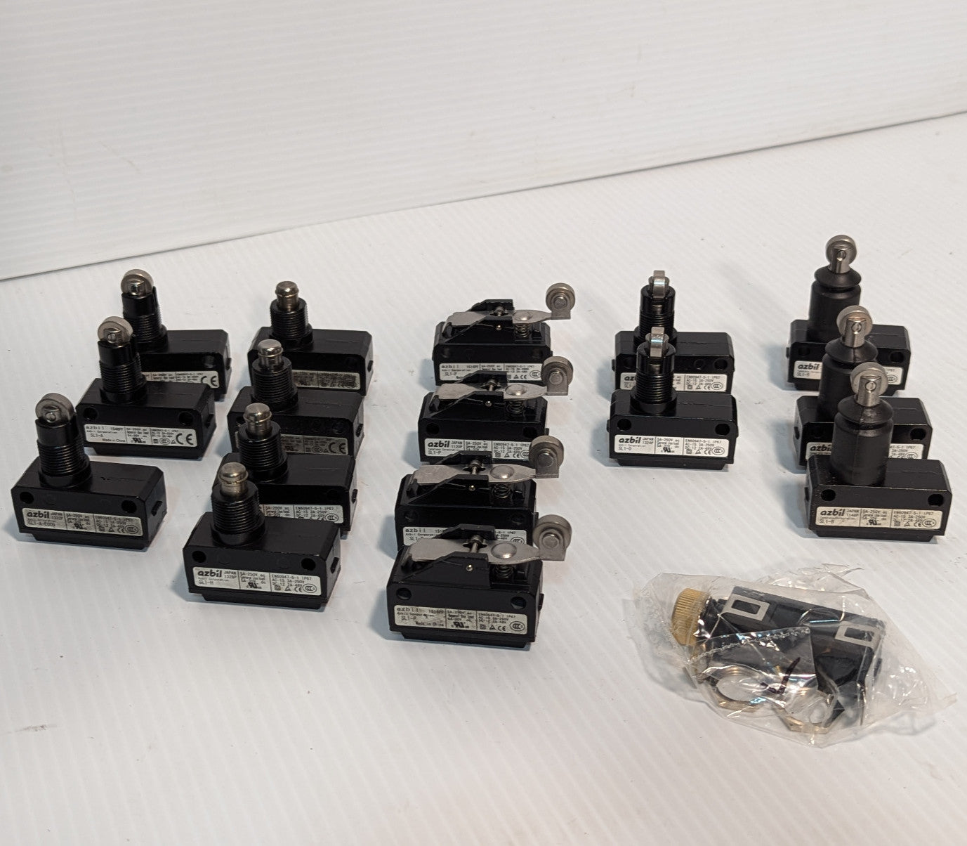 Lot of 17 Asstd. Azbil limit switches, cover: SL1-A-E009;SL1-B;SL1-D;SL1-H;SL1-P