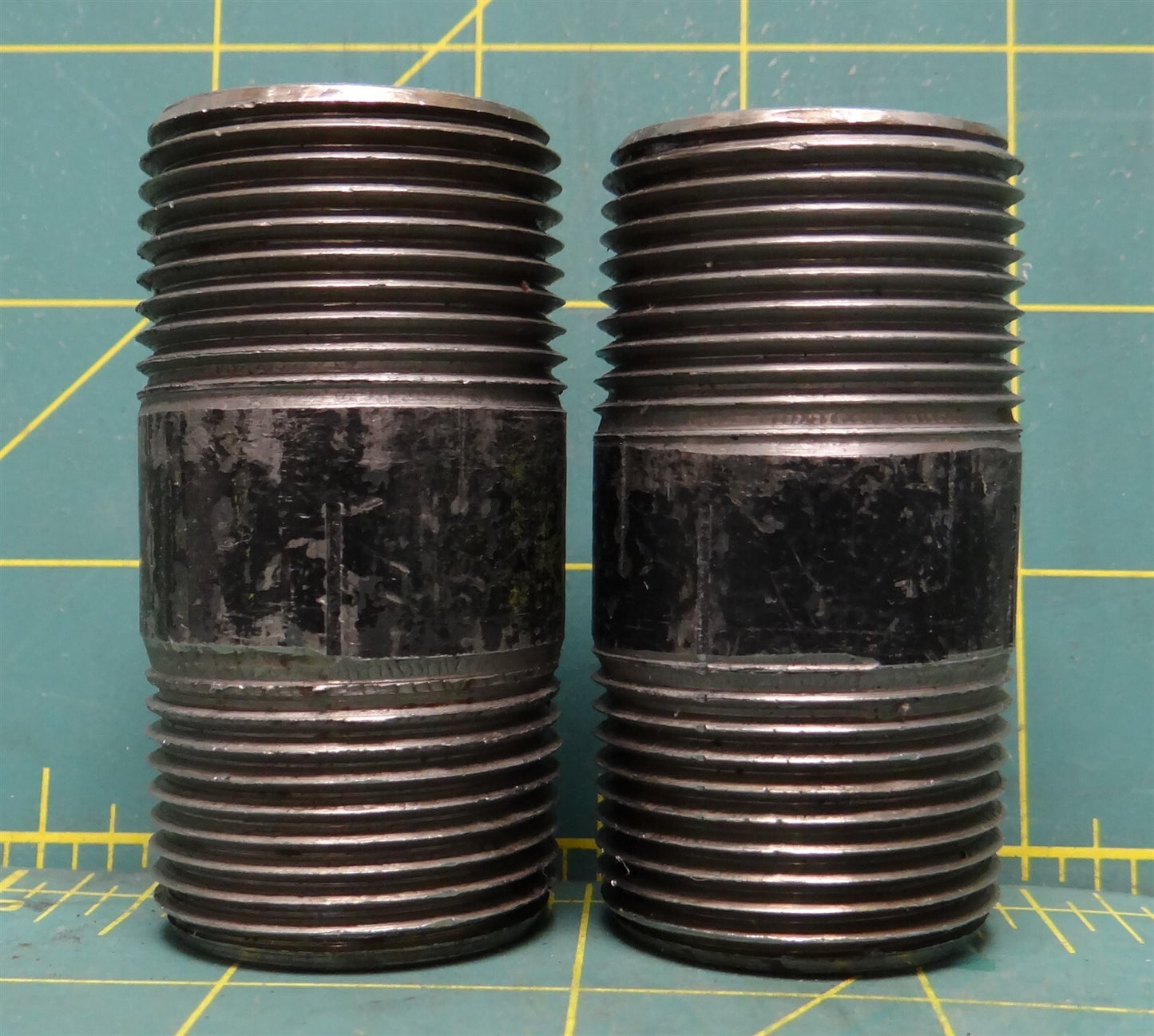 (2) 1" x 2-1/2" L Black Steel Male Pipe Nipple, Fitting, Connector