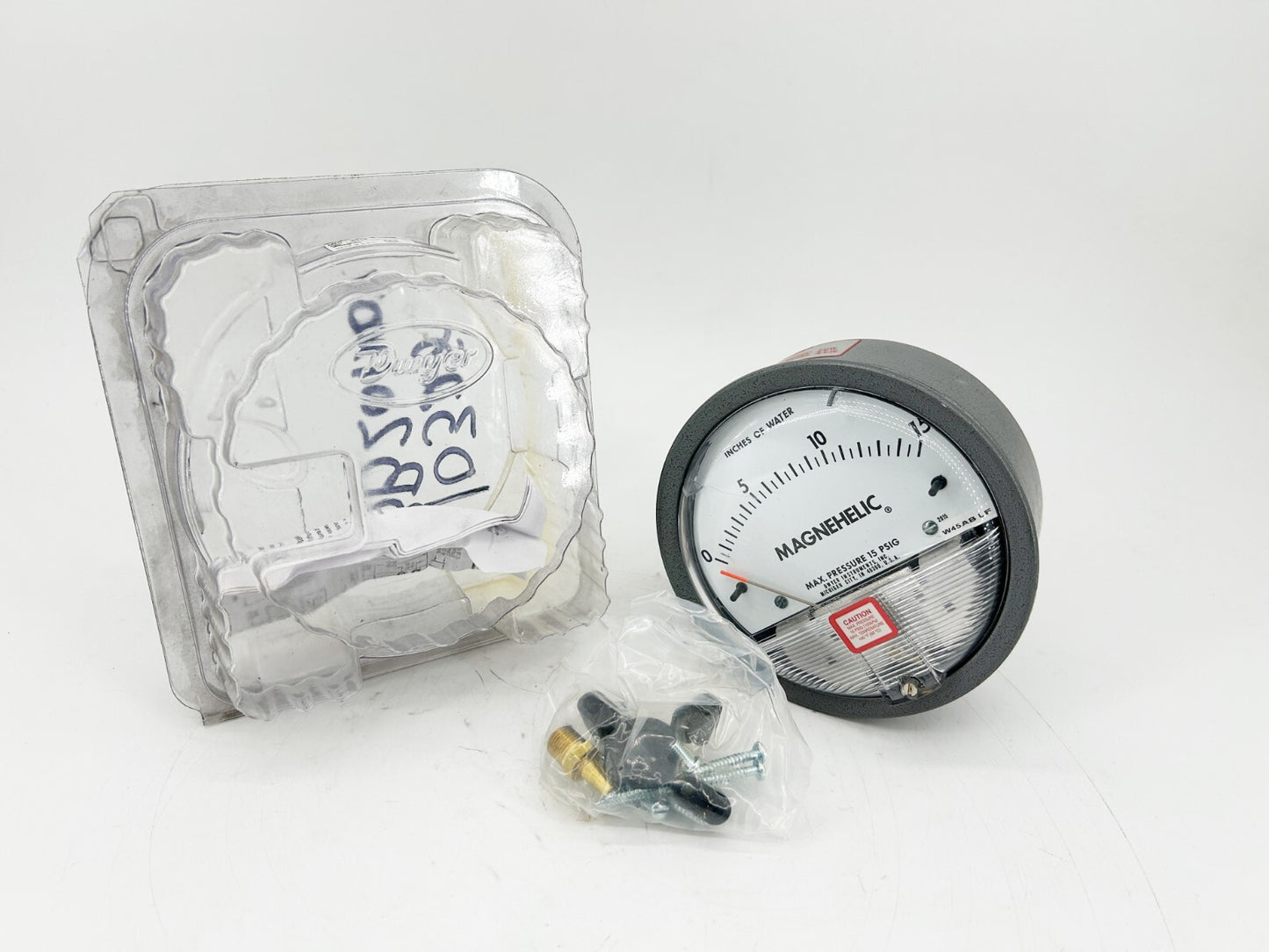New Dwyer 102011-00 Magnehelic Pressure Gauge 0-15 inches of water