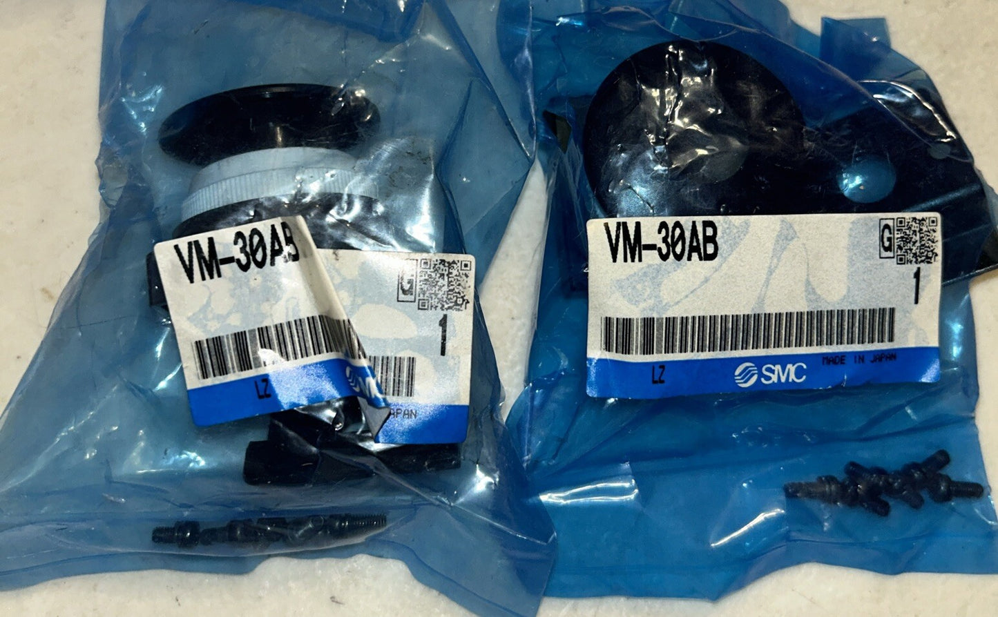 *QTY 2* SMC VM-30AB Push Button. NEW! F6
