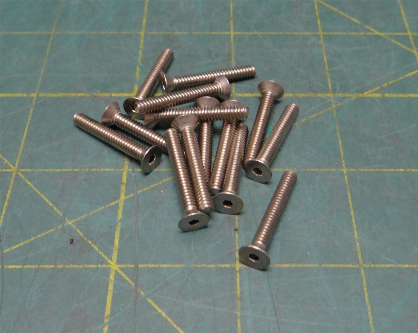 (Lot of 14) 6-32 x 1" Length Passivated 316 Stainless Steel Hex Flat Head Screw