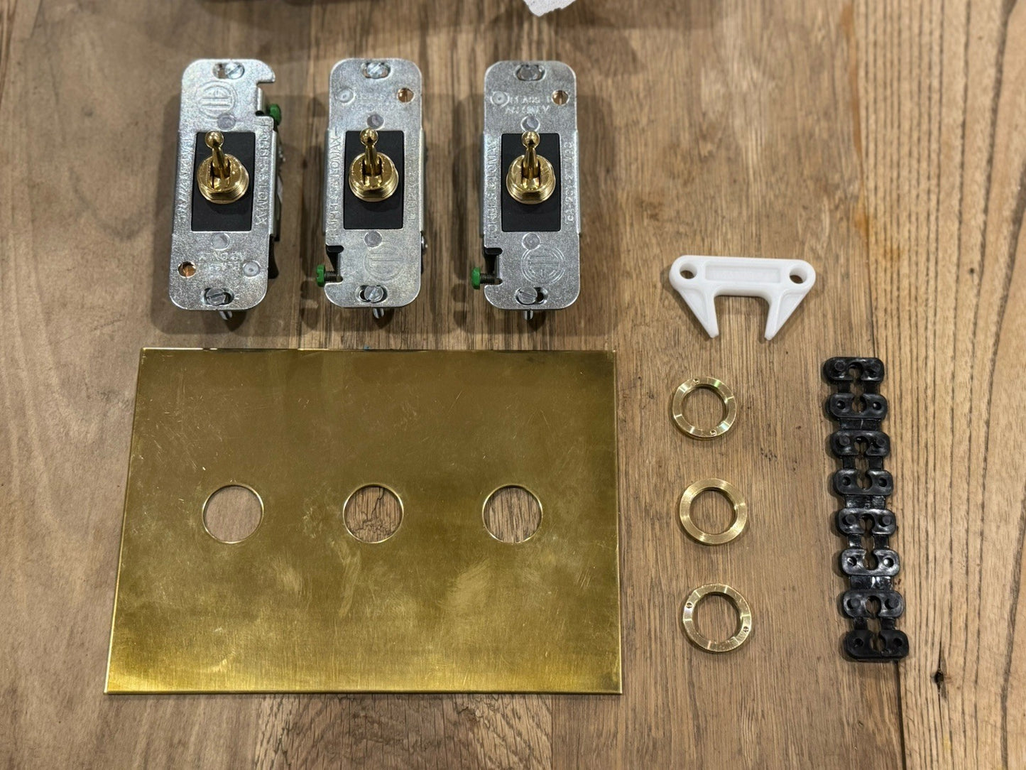 Forbes & Lomax 3 Gang Toggle Switch 3-way Switch Unlacquered Aged Brass