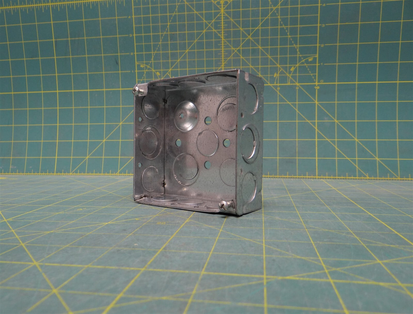 4" Crouse Hinds TP404 Steel Square Outlet Box 1-1/2" H 12 Side K.Os 1/2" & 3/4"E