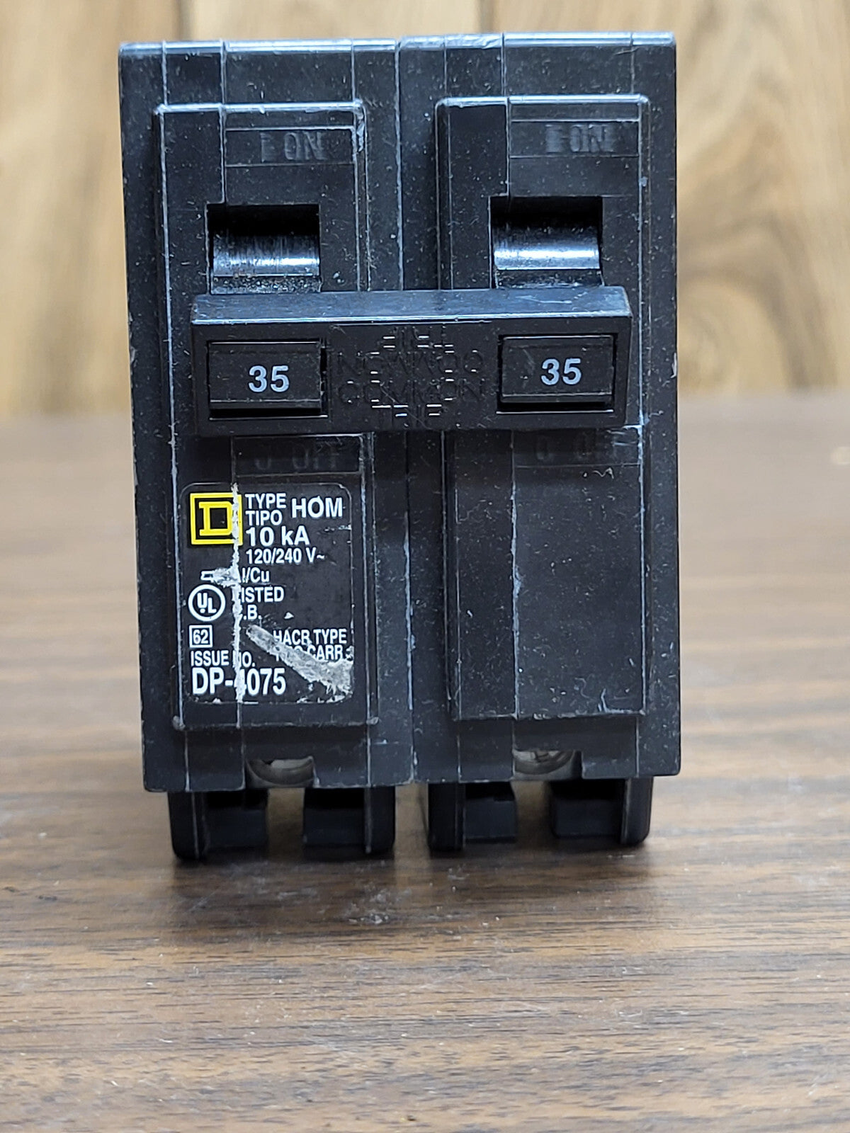 SQUARE D HOM235 2 POLE 35 AMP BREAKER NEW