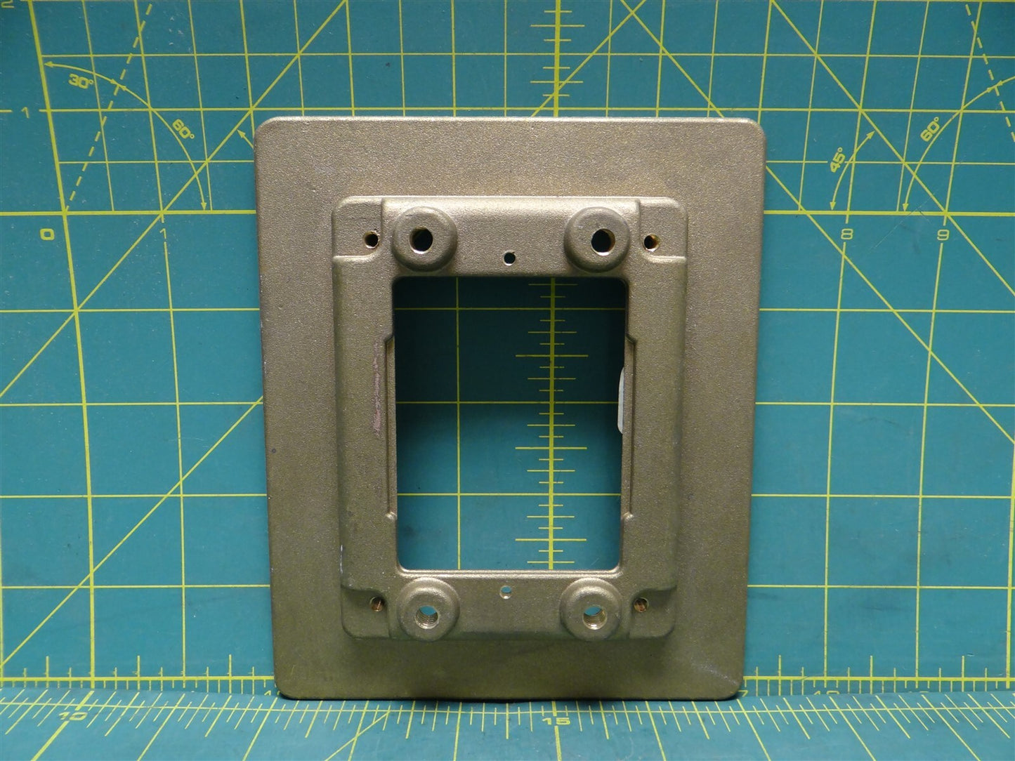 Wiremold Brass Signle Gang Electric Outlet Cover P/N: 1000026