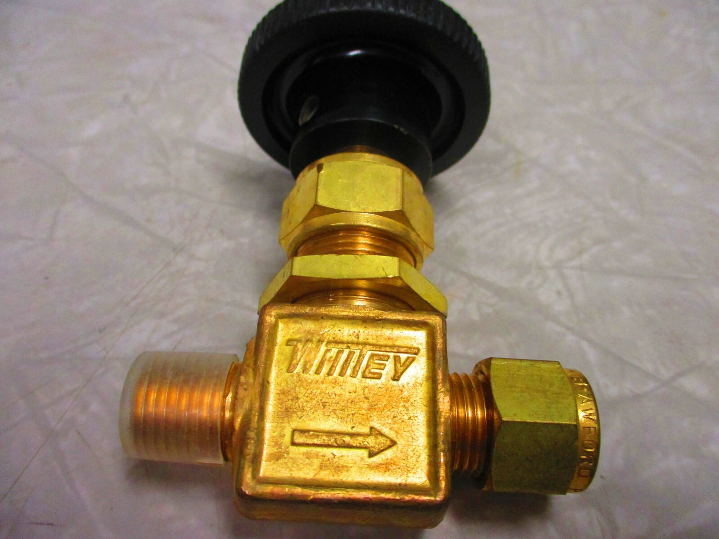 WHITEY B-1VM4-S6 Integral Bonnet Needle Valve 1/4" MNPT x 3/8" Compression Brass