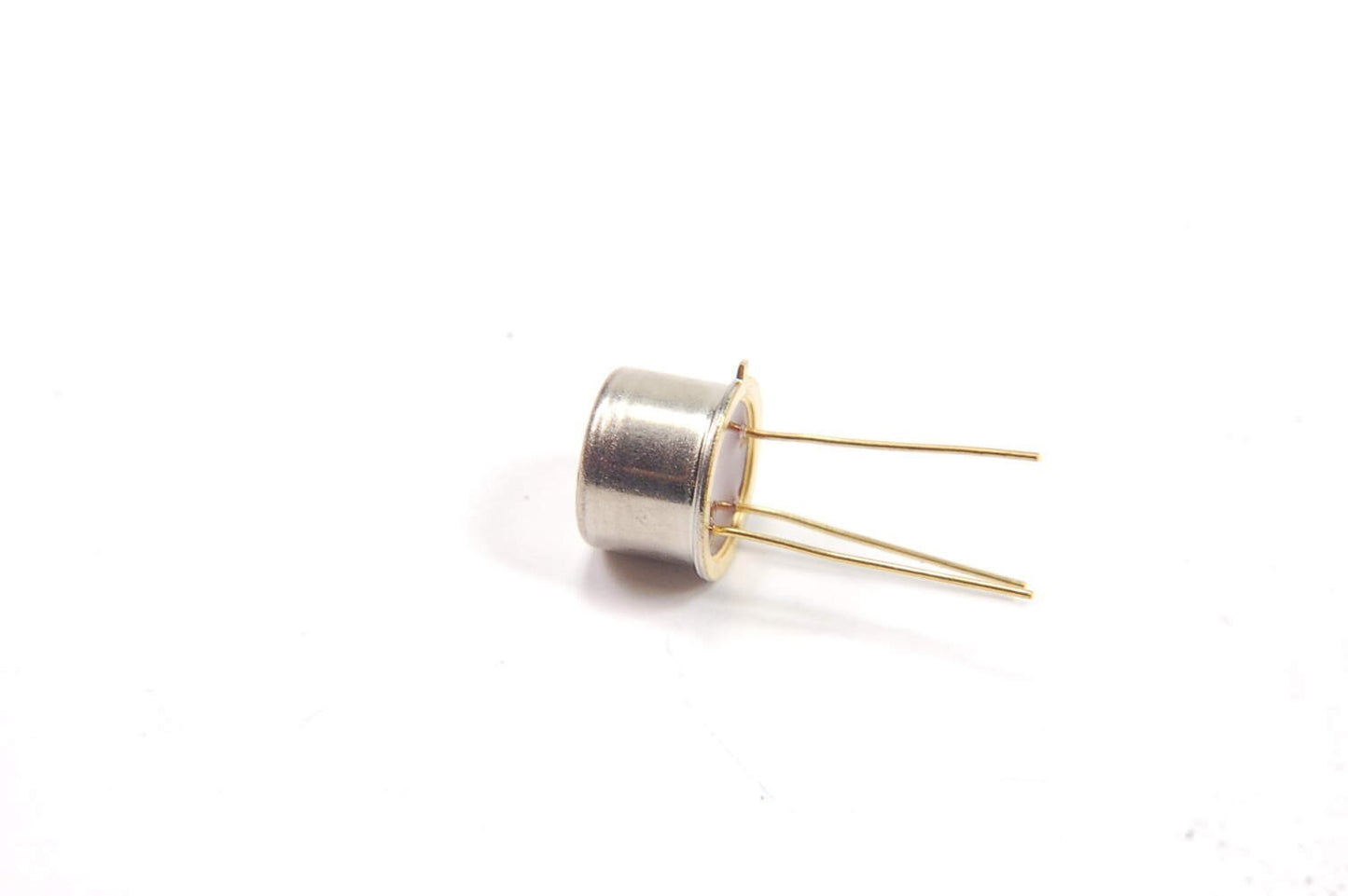 Lot of 4 - National Semiconductor 2N2905 Transistor, PNP. 60V, 600mA, TO-39 Gold