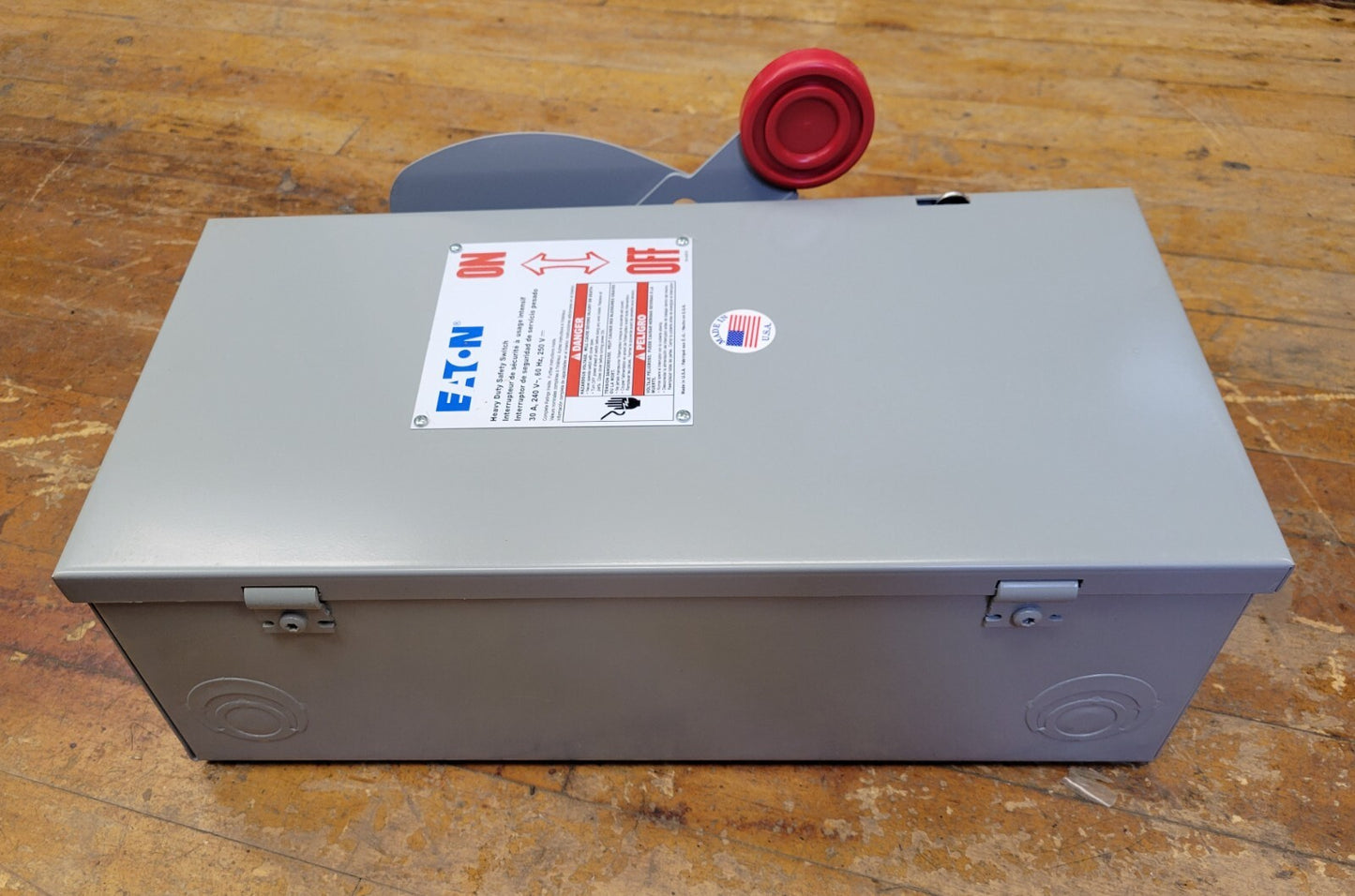Eaton DH221NGK Fusible Safety Disconnect Switch 30A 240VAC 250VDC 2 Pole Type 1