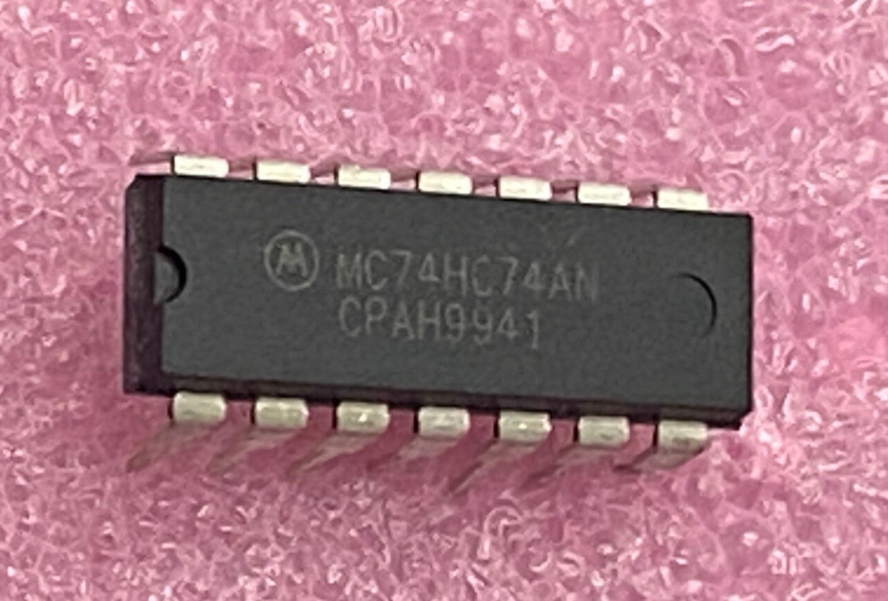 Motorola MC74HC74AN dual D flip-flop set/reset Integrated Circuit