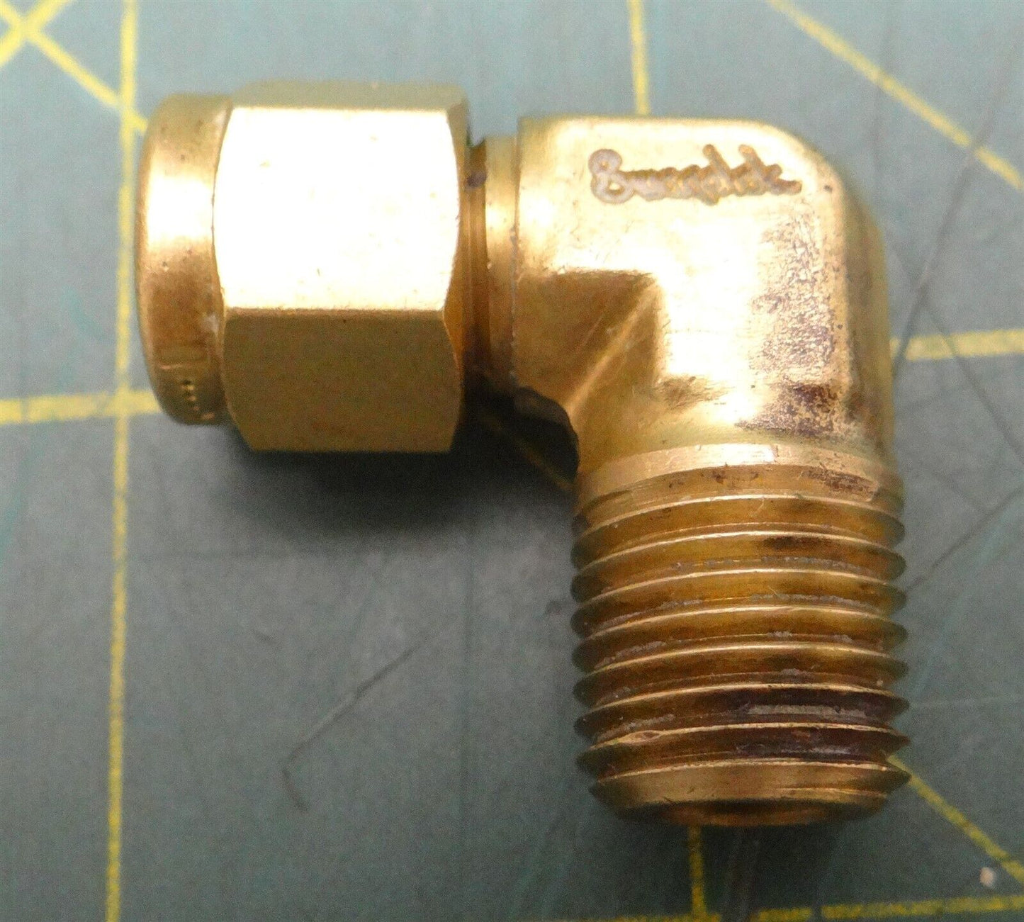 Swagelok B-400-2-4 Brass 90° Elbow 1/4" Tube OD x 1/4 " Male NPT Pipe Fitting
