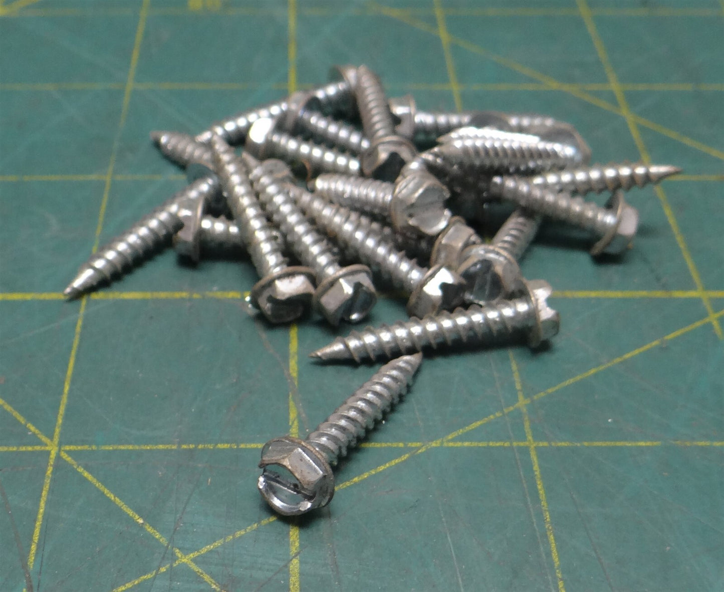 (Lot of 21) #8 x 1" Length Zinc-Plated Steel Flanged Hex Head Slotted Screws