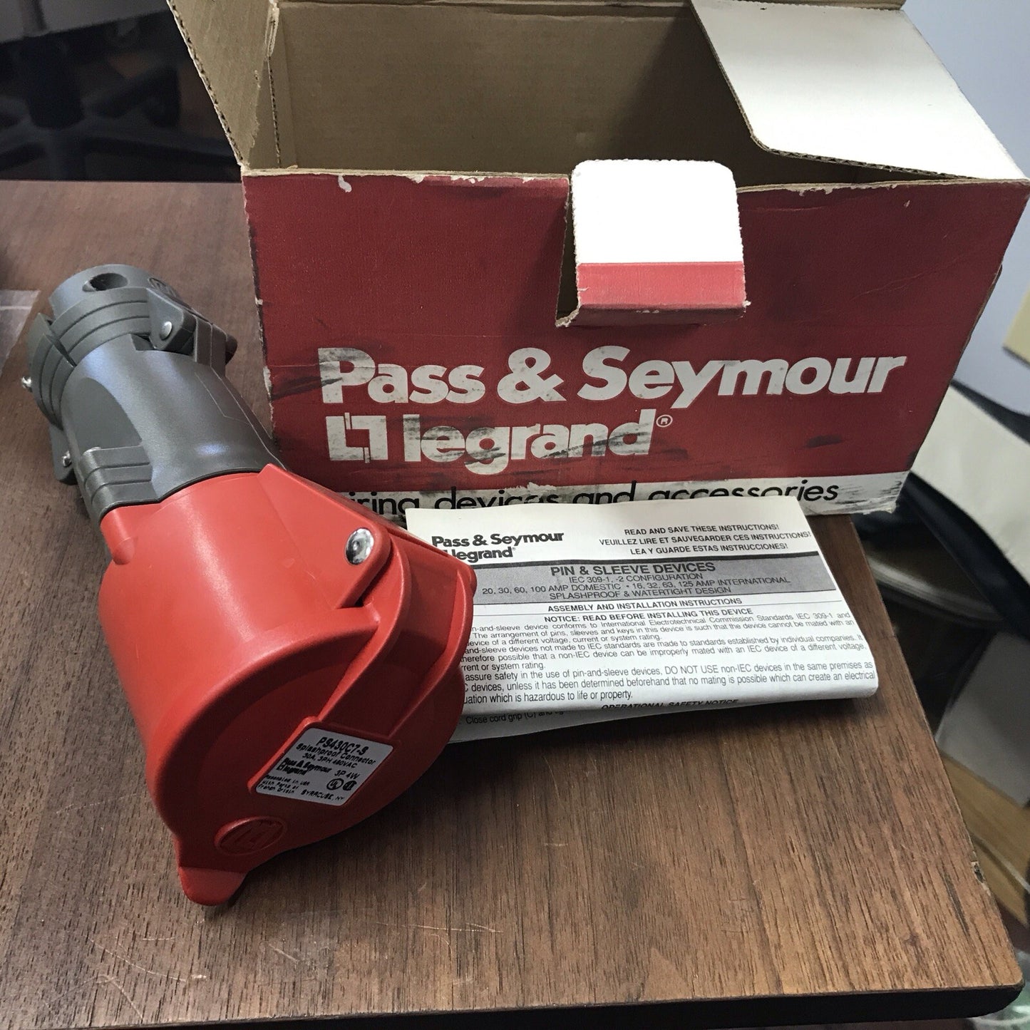 Pass & Seymour Splashproof Connector PS430C7-S 30A 480V 3Ph 3P 4W Old Stock