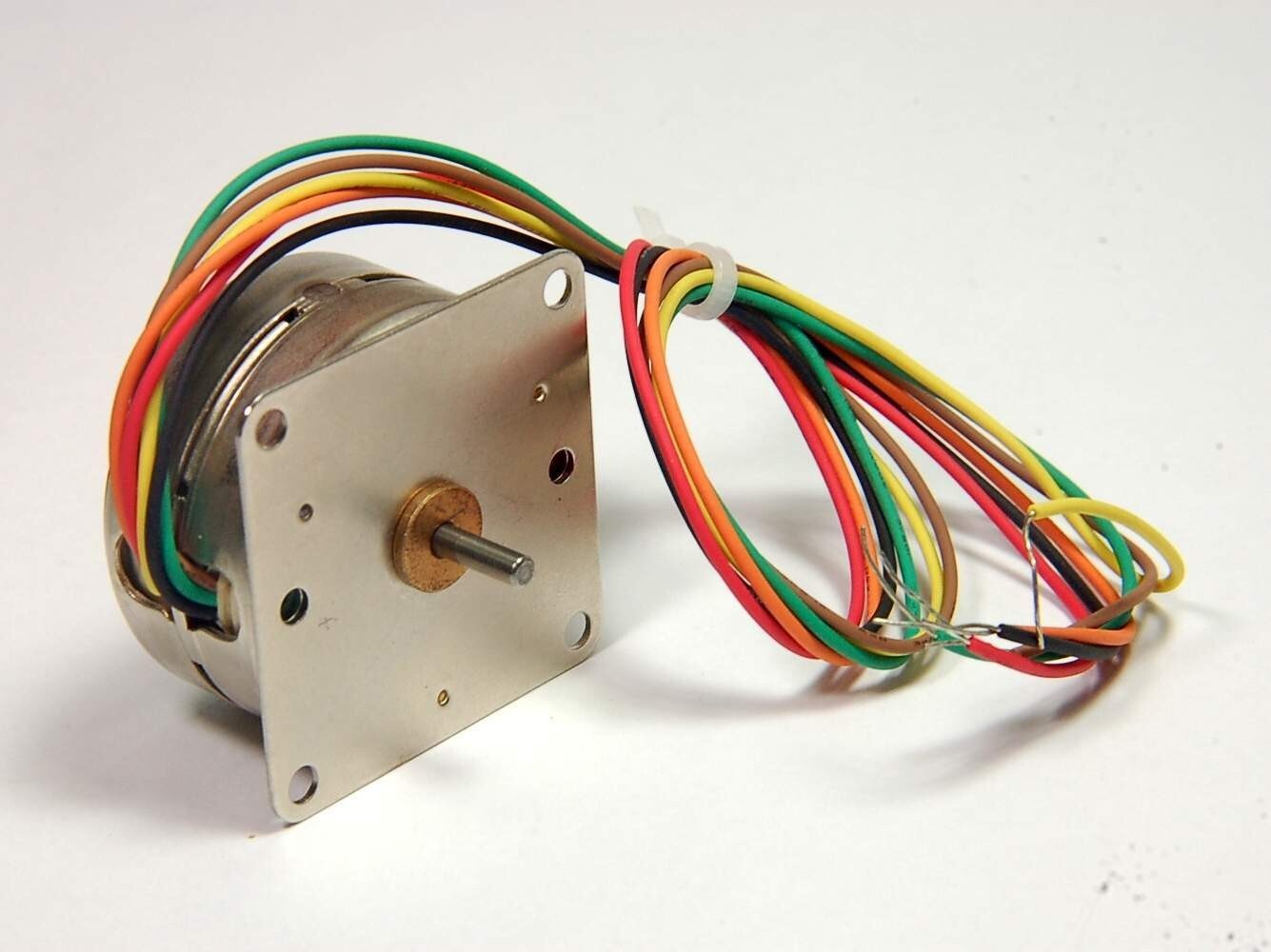 Siemans AIRPAX - L82401-P2 - Permanent Magnet Stepper Motor 12VDC 52 Ohm 7.5 Deg