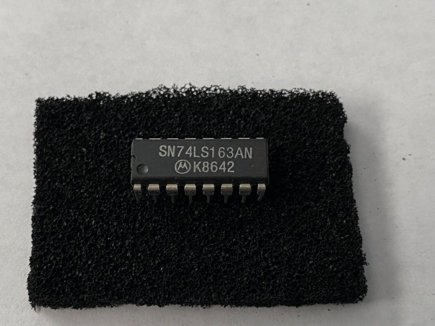 Motorola SN74LS163AN synchronous 4-bit counters Integrated Circuit