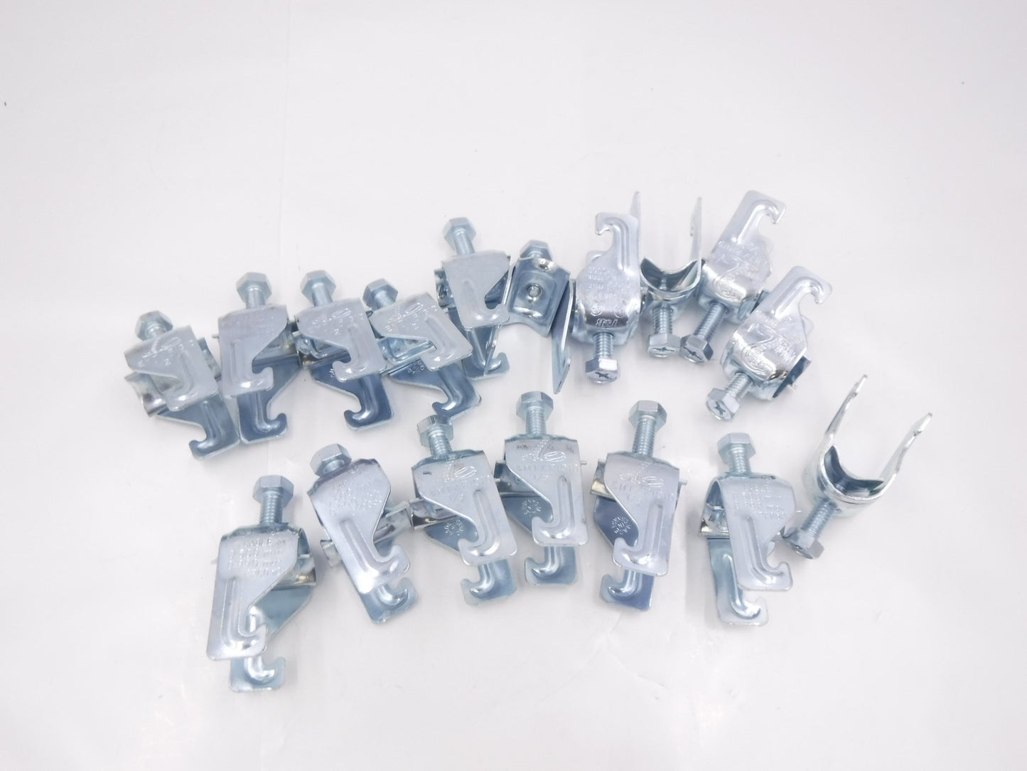 17 Pack Thomas & Betts Superstrut Cobra Cable 1/2" Galvanized Pipe Clamps CPC050