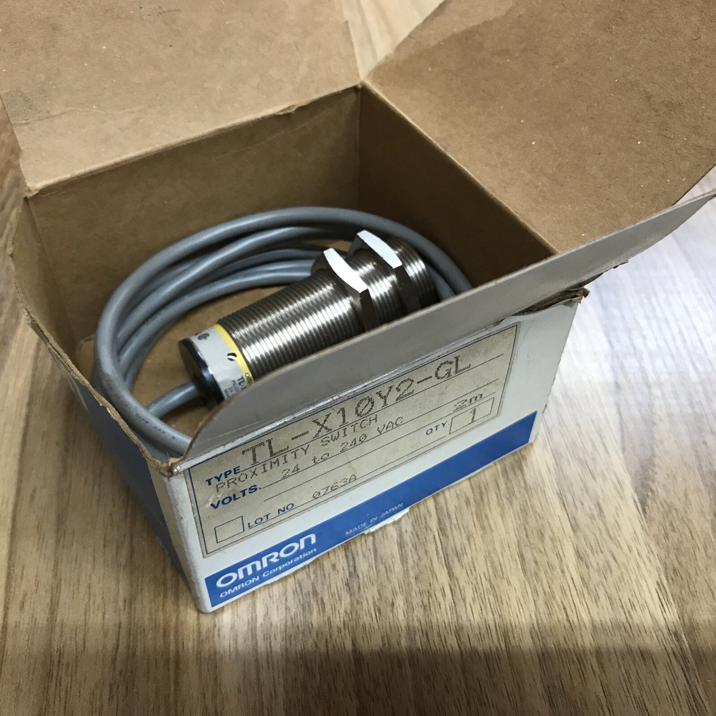 OMRON TL-X10Y2-GL / TLX10Y2GL (NEW IN BOX) PROXIMITY SWITCH 24 TO 240 VAC