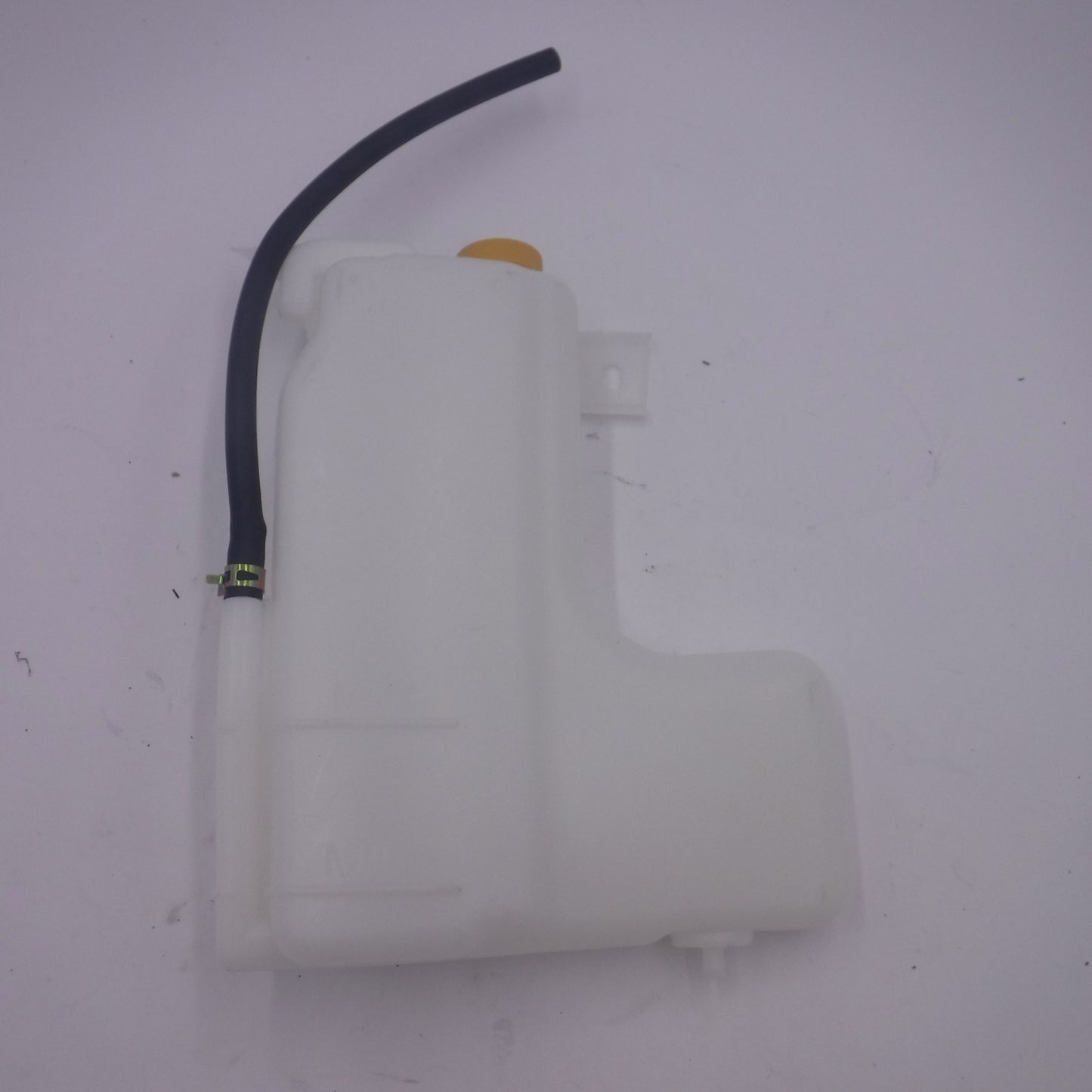 Engine Coolant Reservoir Tank W/Cap CTR8031 Fits 1998-2004 Nissan Frontier XE