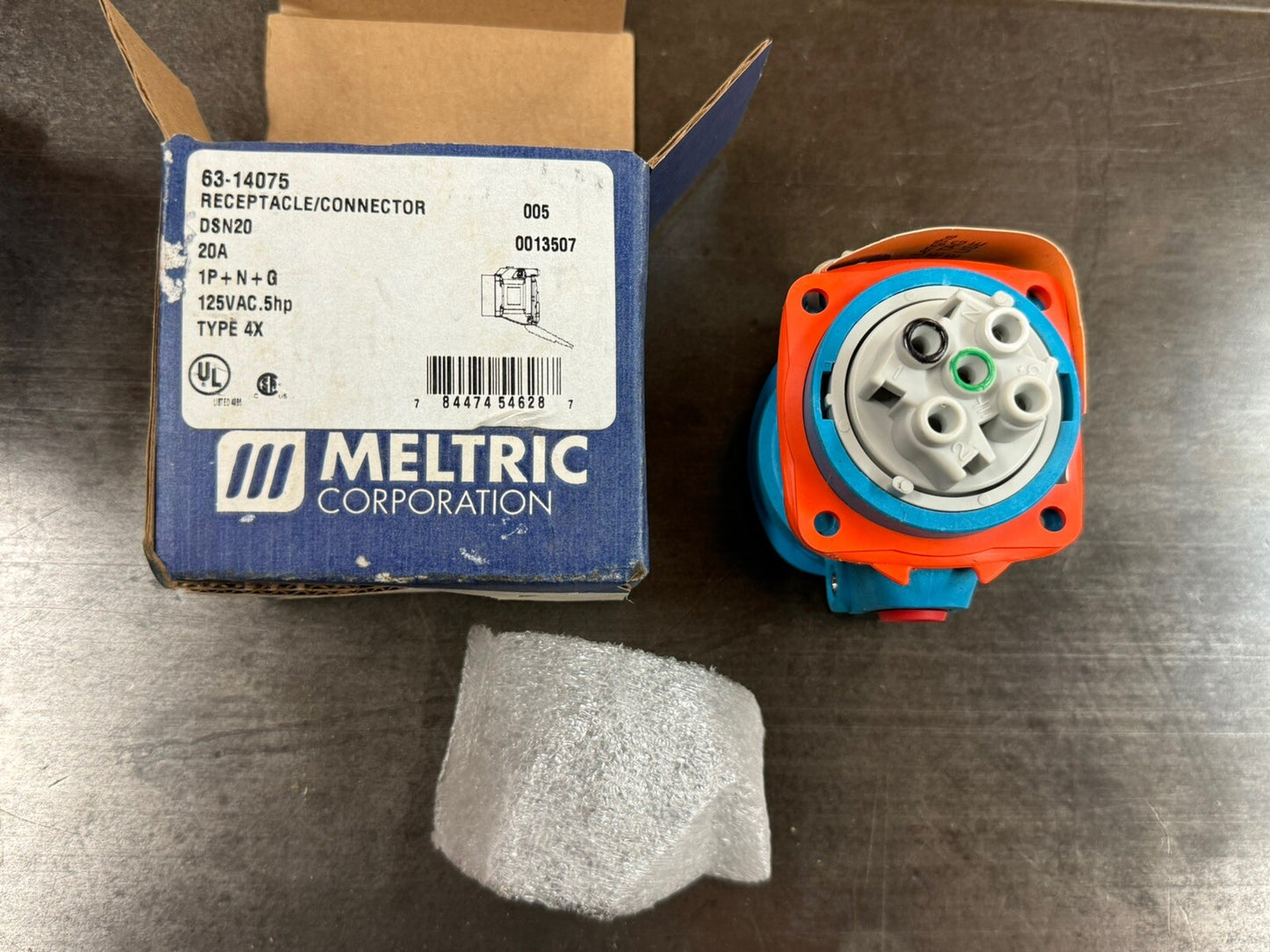 NEW MELTRIC 63-14075 RECEPTACLE/CONNECTOR DSN20 1P+N+G 125 VAC TYPE 4X (6 AVAIL)